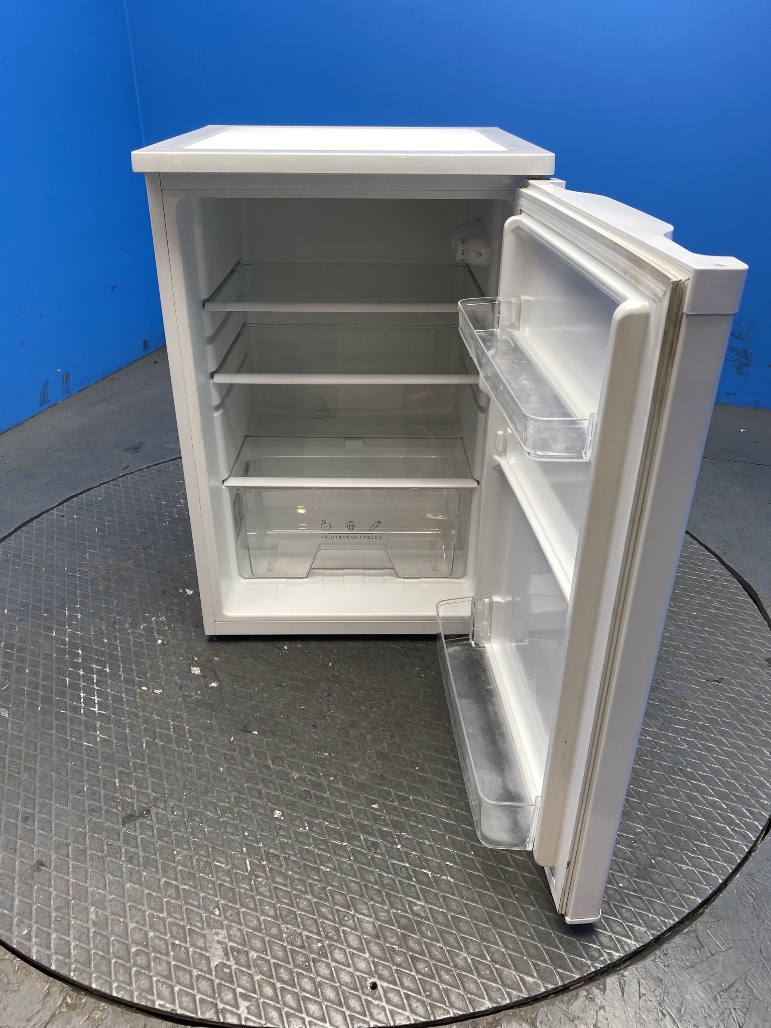 Igenix IG255W 136 Litre Under Counter Fridge