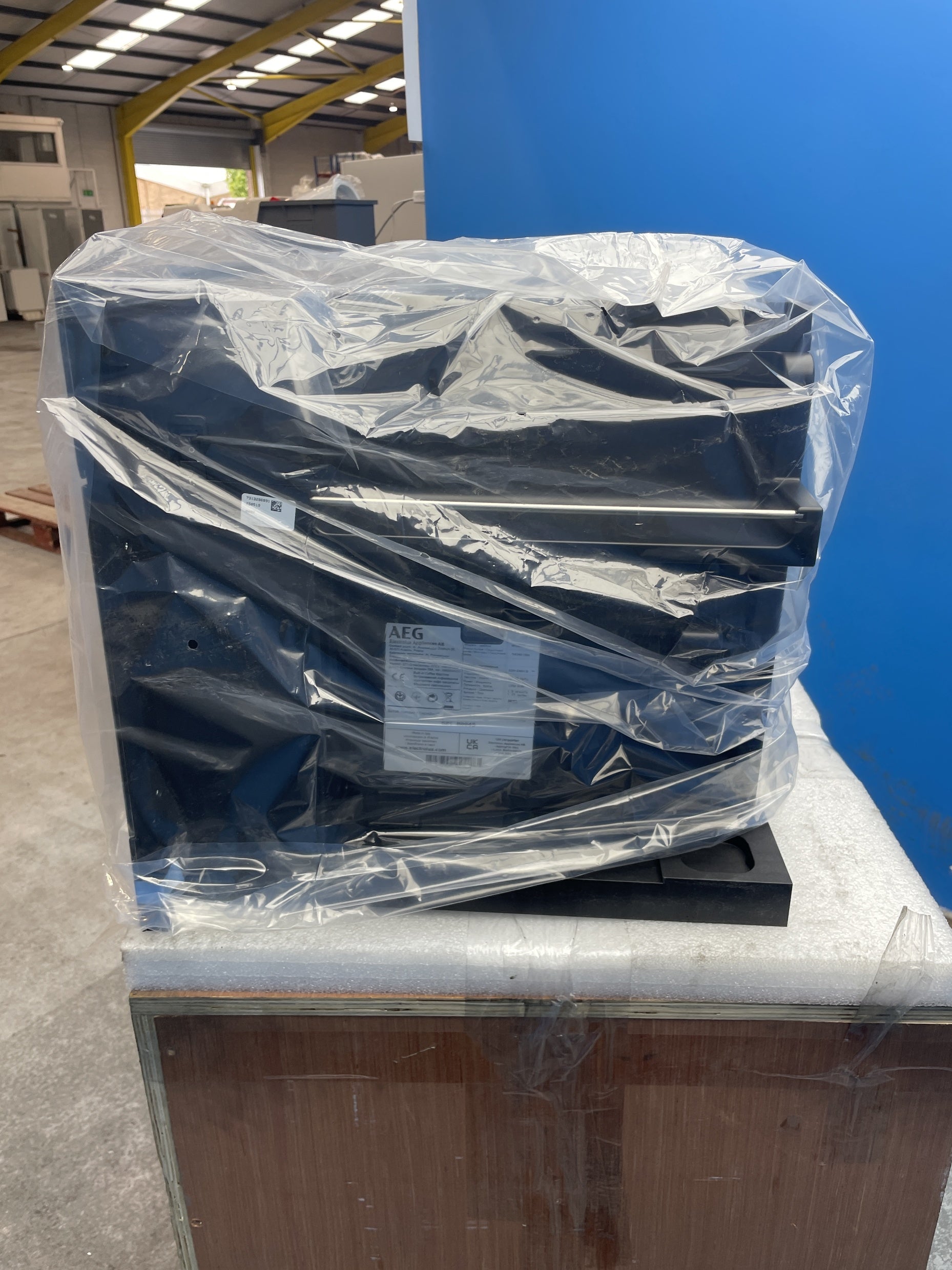#GRC-156-019 - AEG 8000 Series NKC8N7B Integrated Coffee Machine