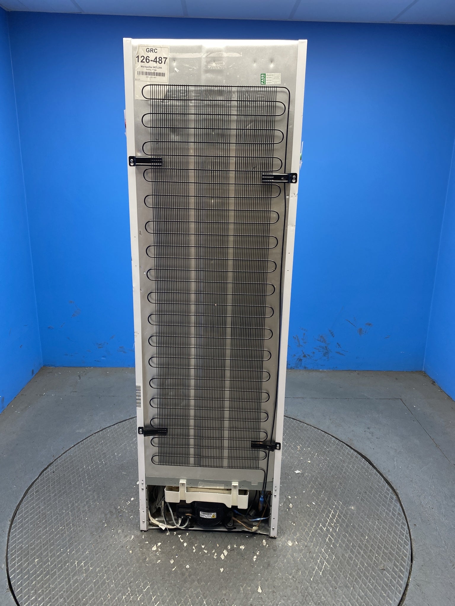 Montpellier MITL294 Integrated Tall 294 Litre Larder Fridge