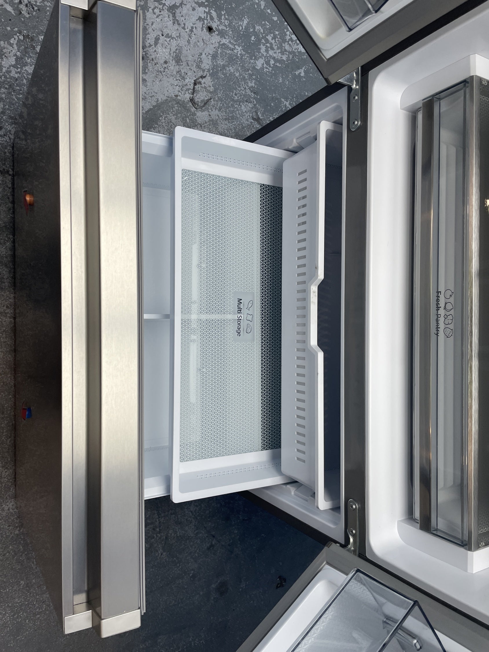 #GRC-145-184 - Hisense RF793N4SASE 612L French Door Fridge Freezer with Ice & Water