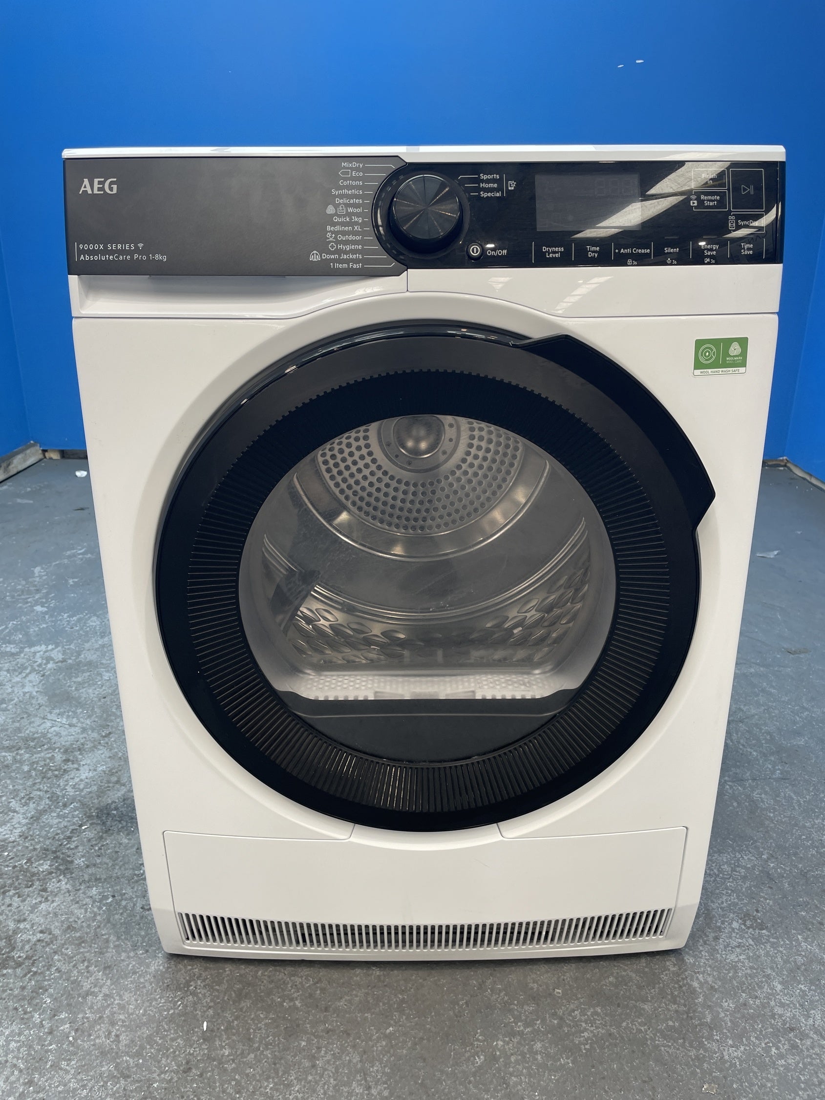 #GRC-154-127 - AEG TR948V4BC 8kg Heat Pump Tumble Dryer