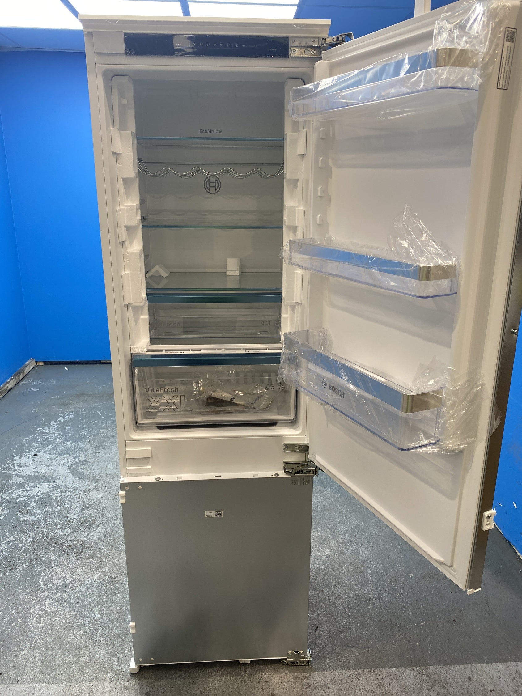 #GRC-157-660 - Bosch KIN86VFE0G Series 4 Integrated Frost Free Fridge Freezer