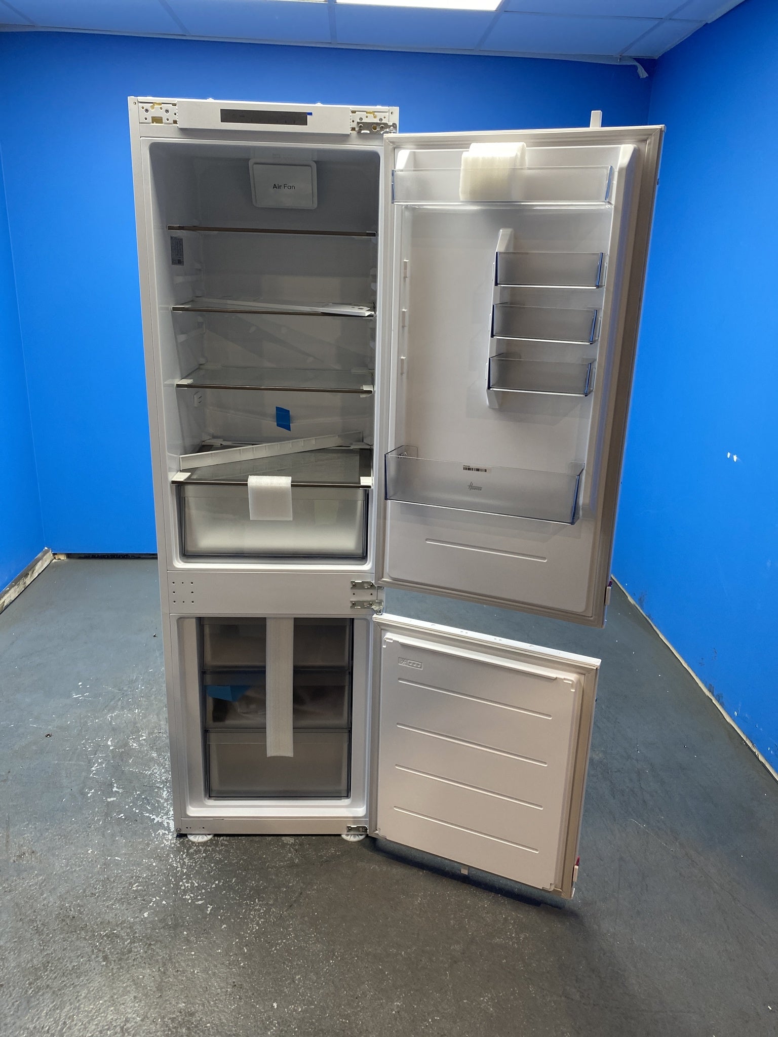 Hoover HONBQL3518EVK Integrated 268 Litre Low Frost Fridge Freezer