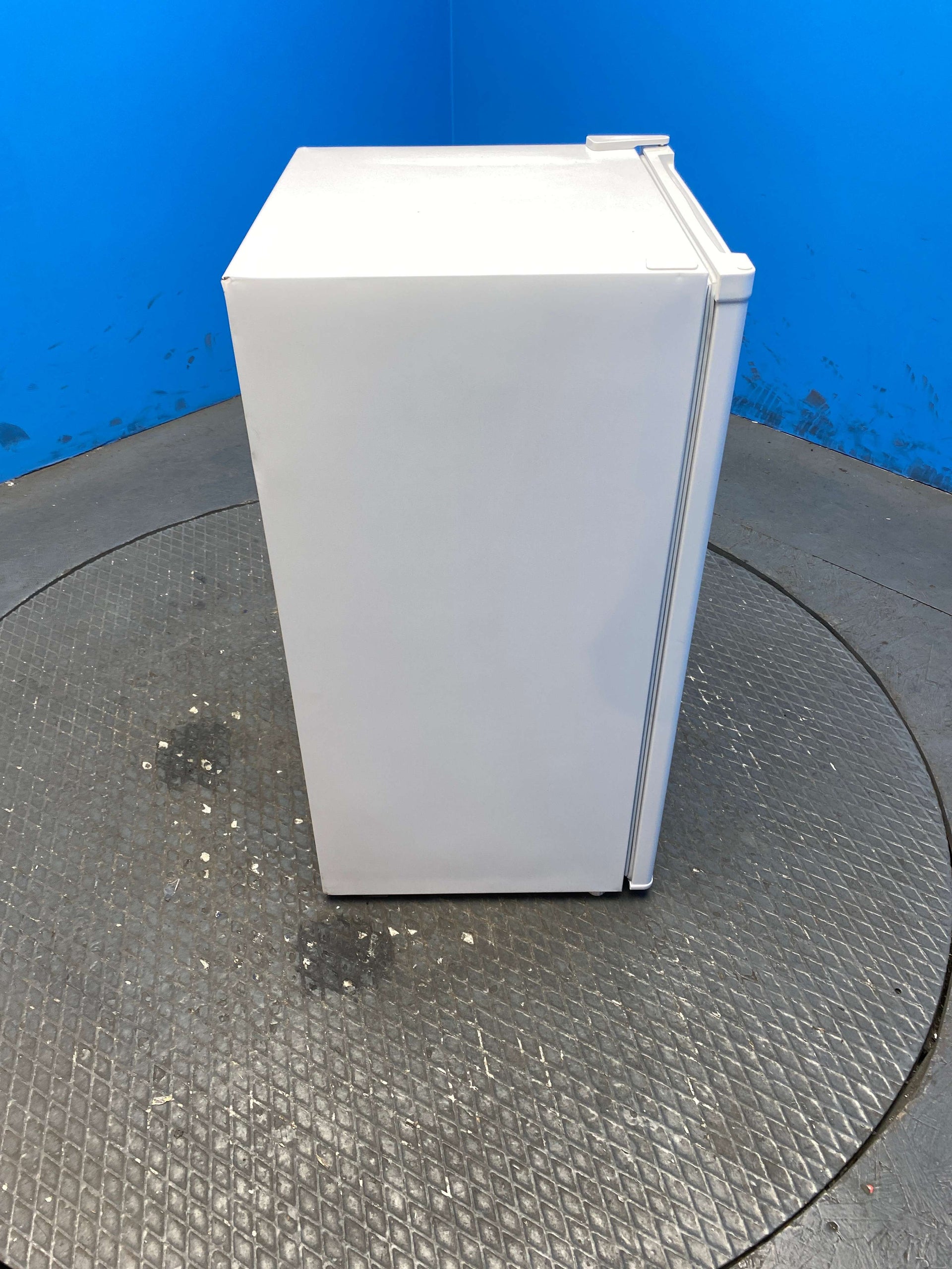 Igenix IGUFZ148W 60L Under Counter Freezer