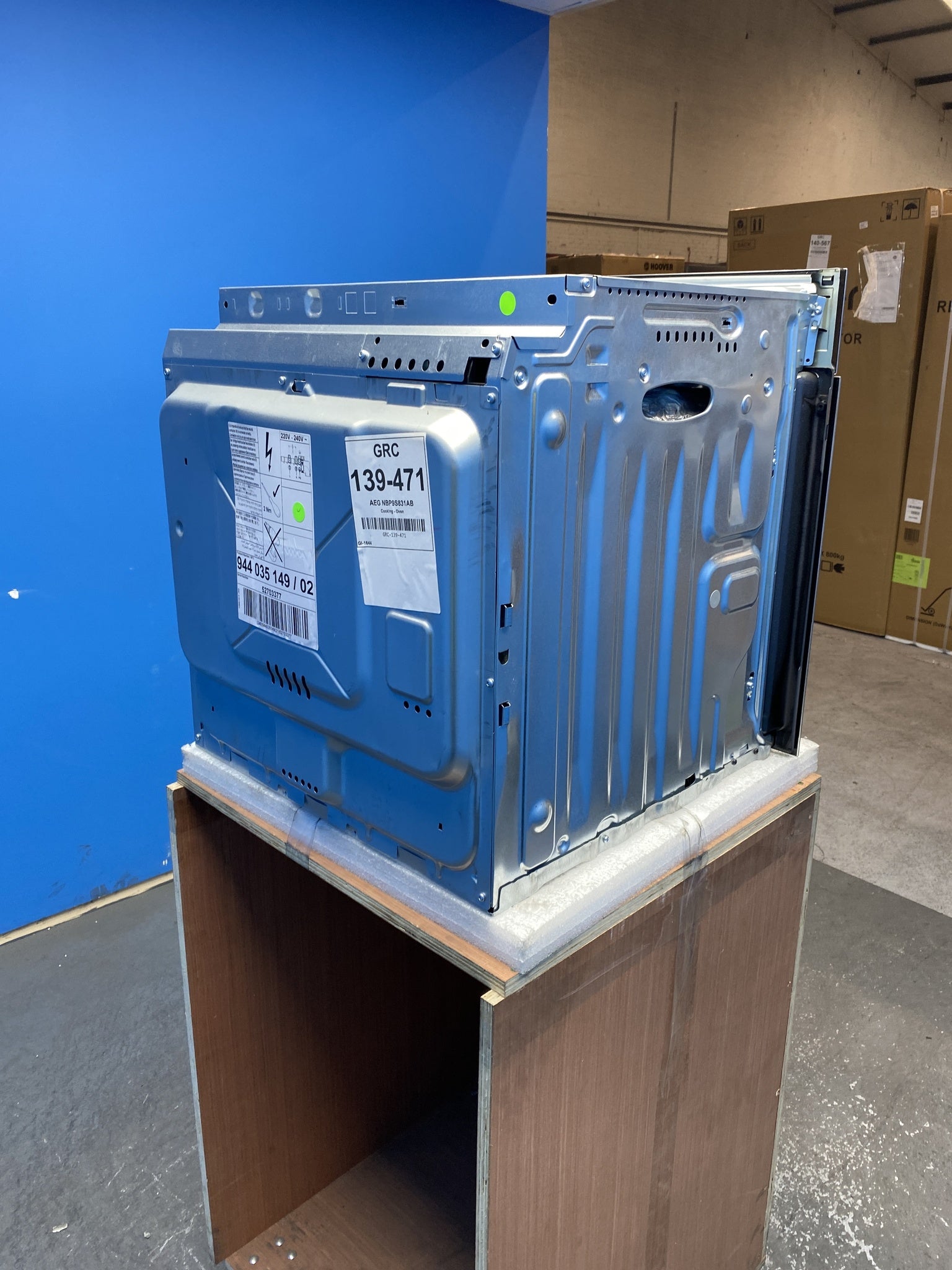 AEG 9000 Pro NBP9S831AB  Assist SteamPro 70L Built-In Oven