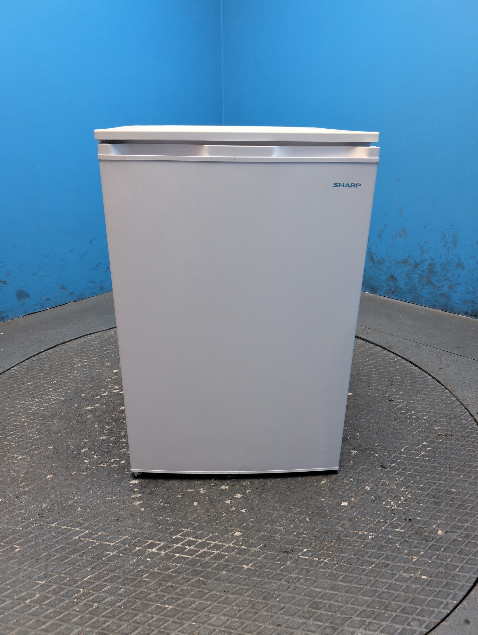 Sharp SJ-UE121M4W 122 Litre Undercounter Fridge