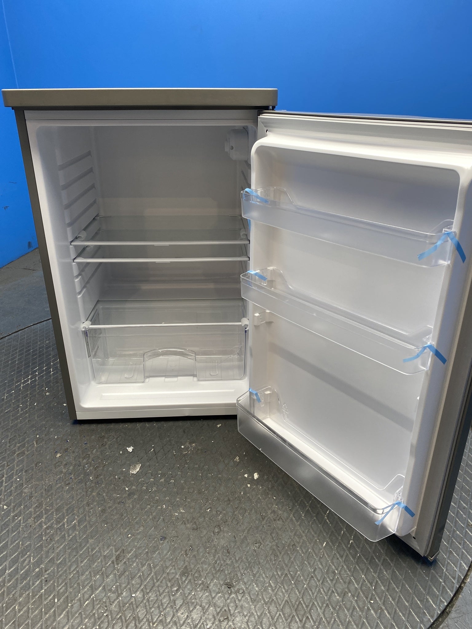 Igenix IG255X 136 Litre Undercounter Fridge