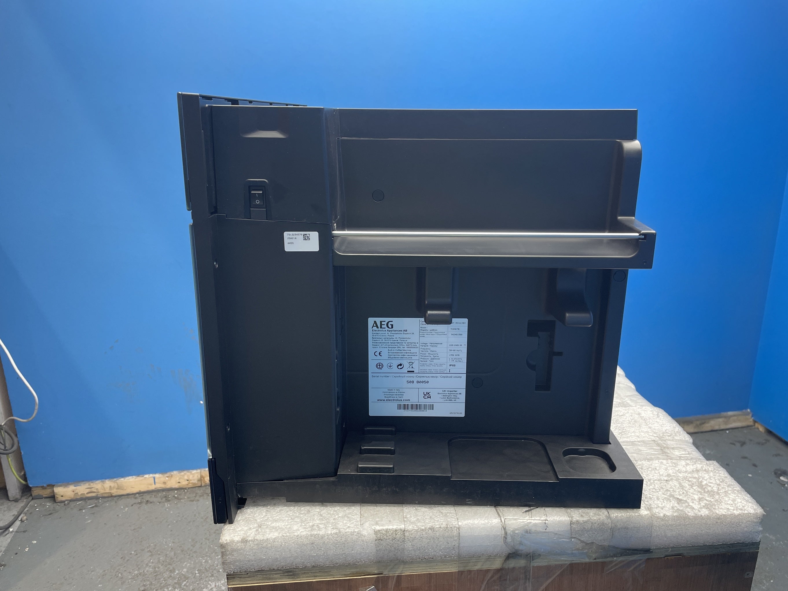 #GRC-142-881 - AEG TC8NK7B 8000 Series Built-In Fully Automatic Coffee Machine