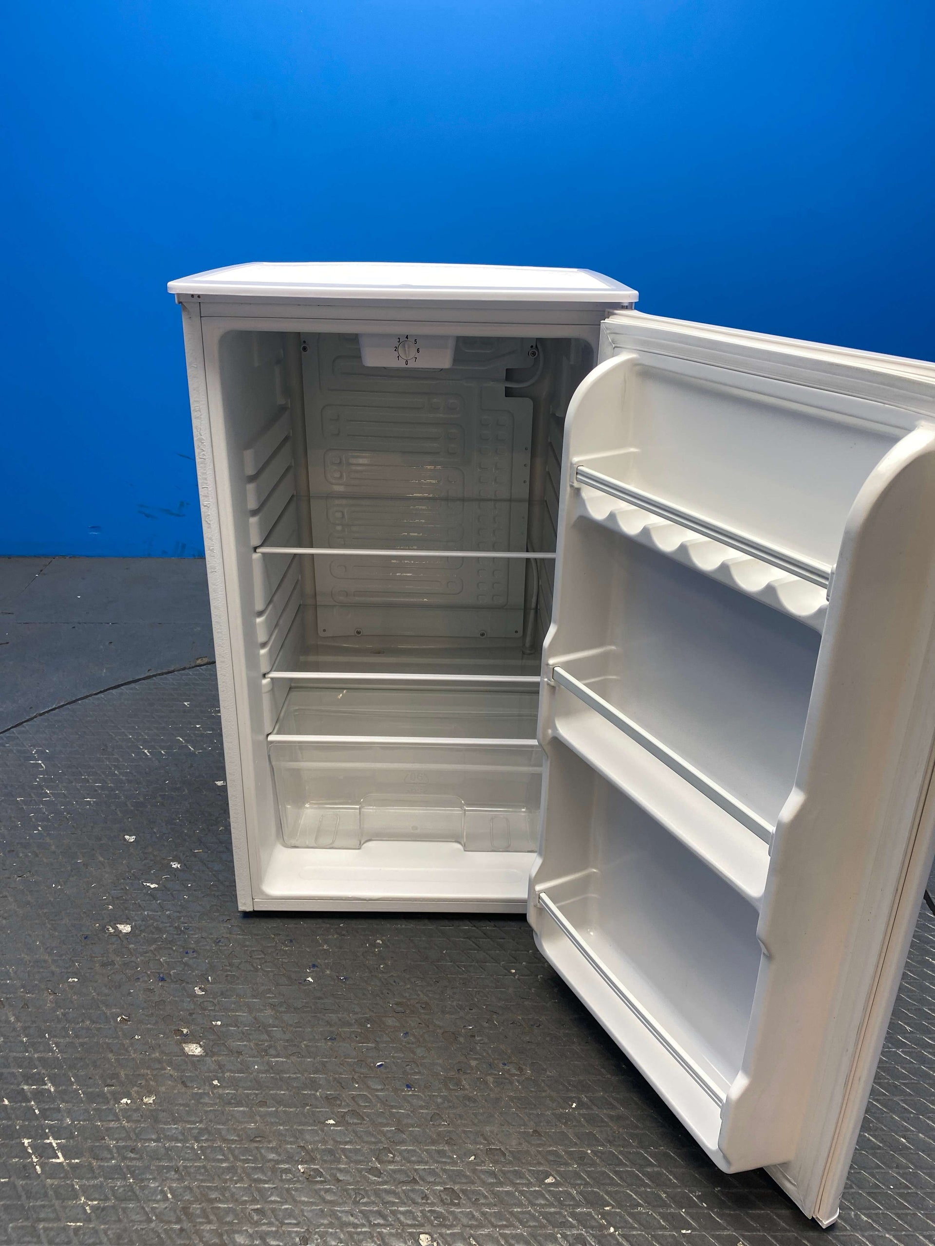 Igenix IG3960E 92 Litre Under Counter Larder Fridge