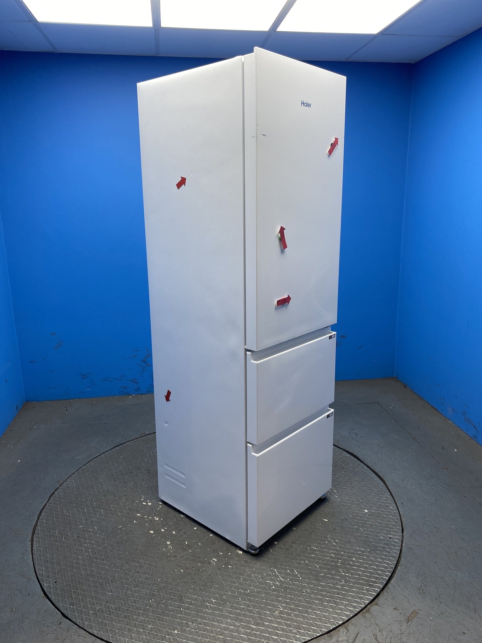 Haier 3D 55 Series 3 HTR3518ENMWK 60/40 Fridge Freezer