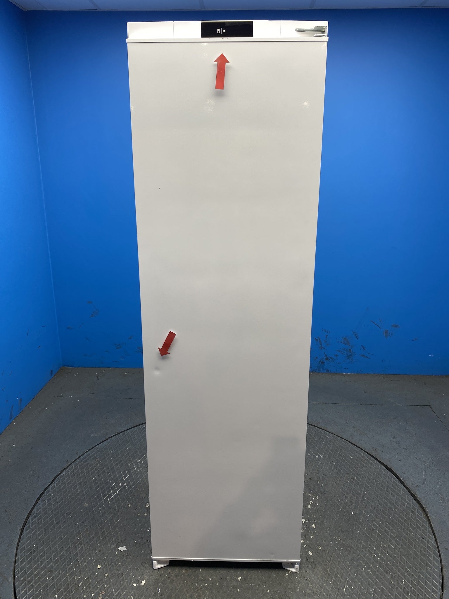 Montpellier MITL294 Integrated Tall 294 Litre Larder Fridge