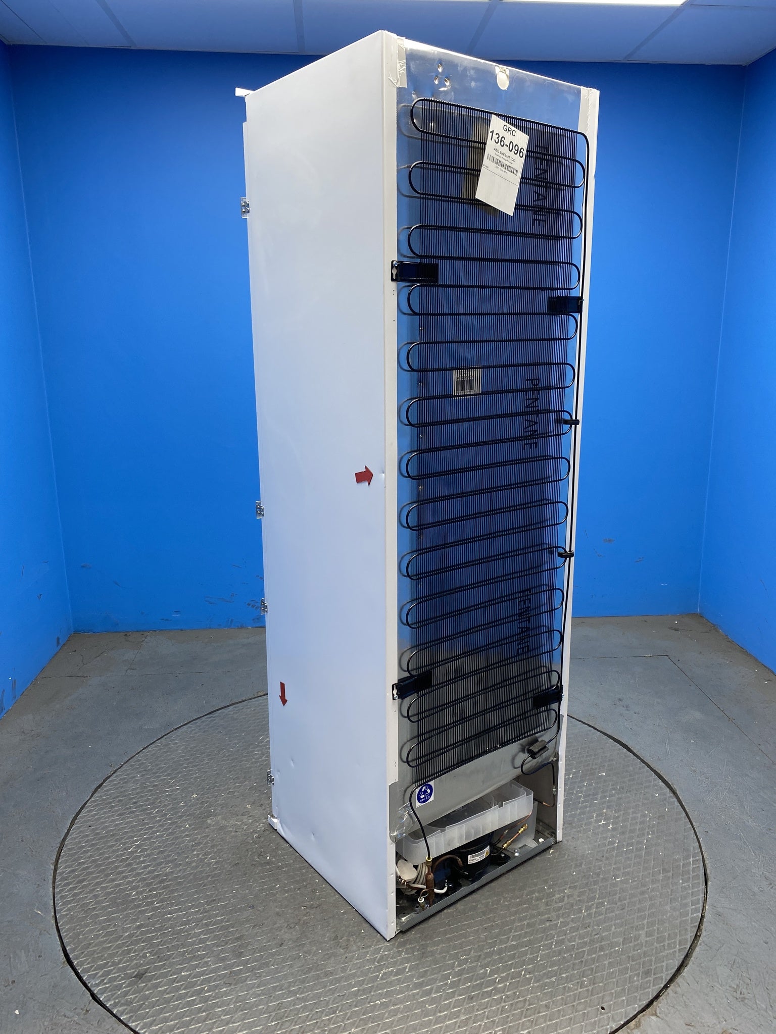 AEG SKE818E1DC 6000 DynamicAir Built-in 311 Litre Larder Fridge