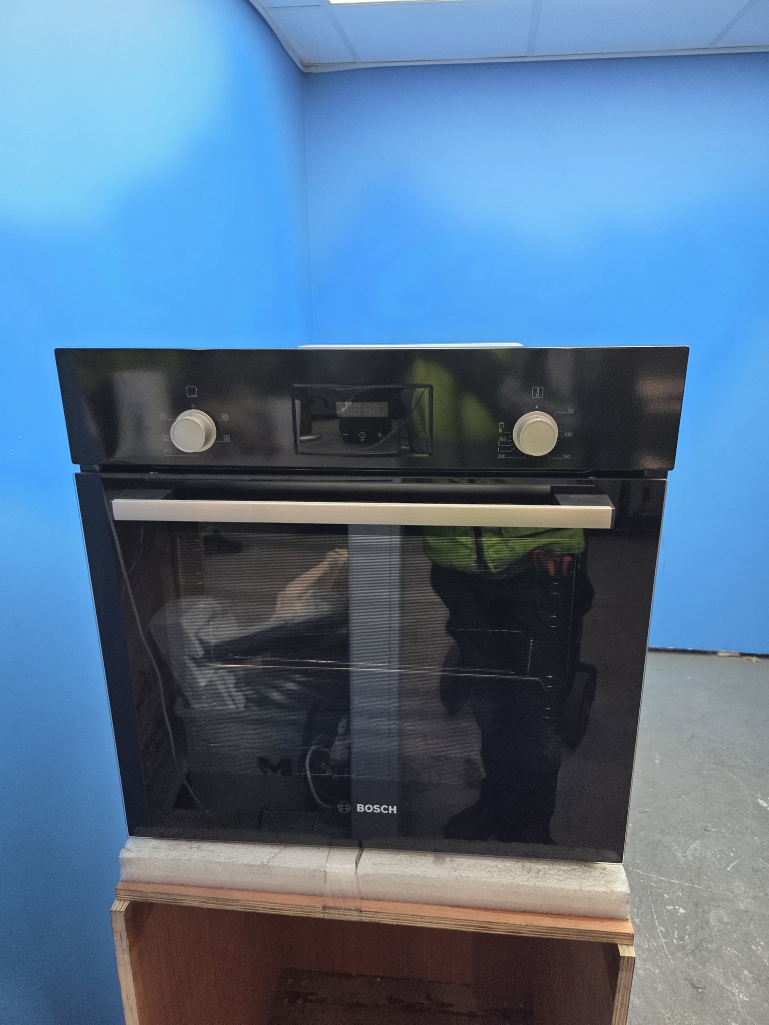 Bosch Series 2 HHF113BA0B 66L Built-in Single Electric Oven