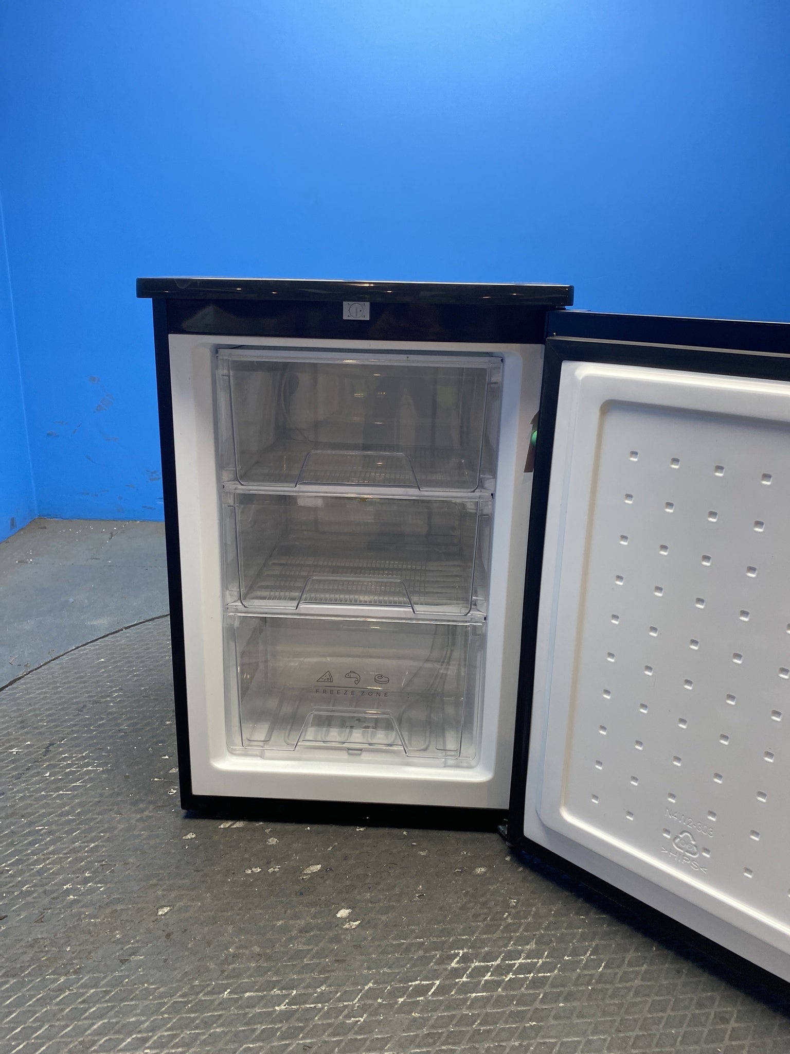 Igenix IG355B 94 Litre Under Counter Freezer