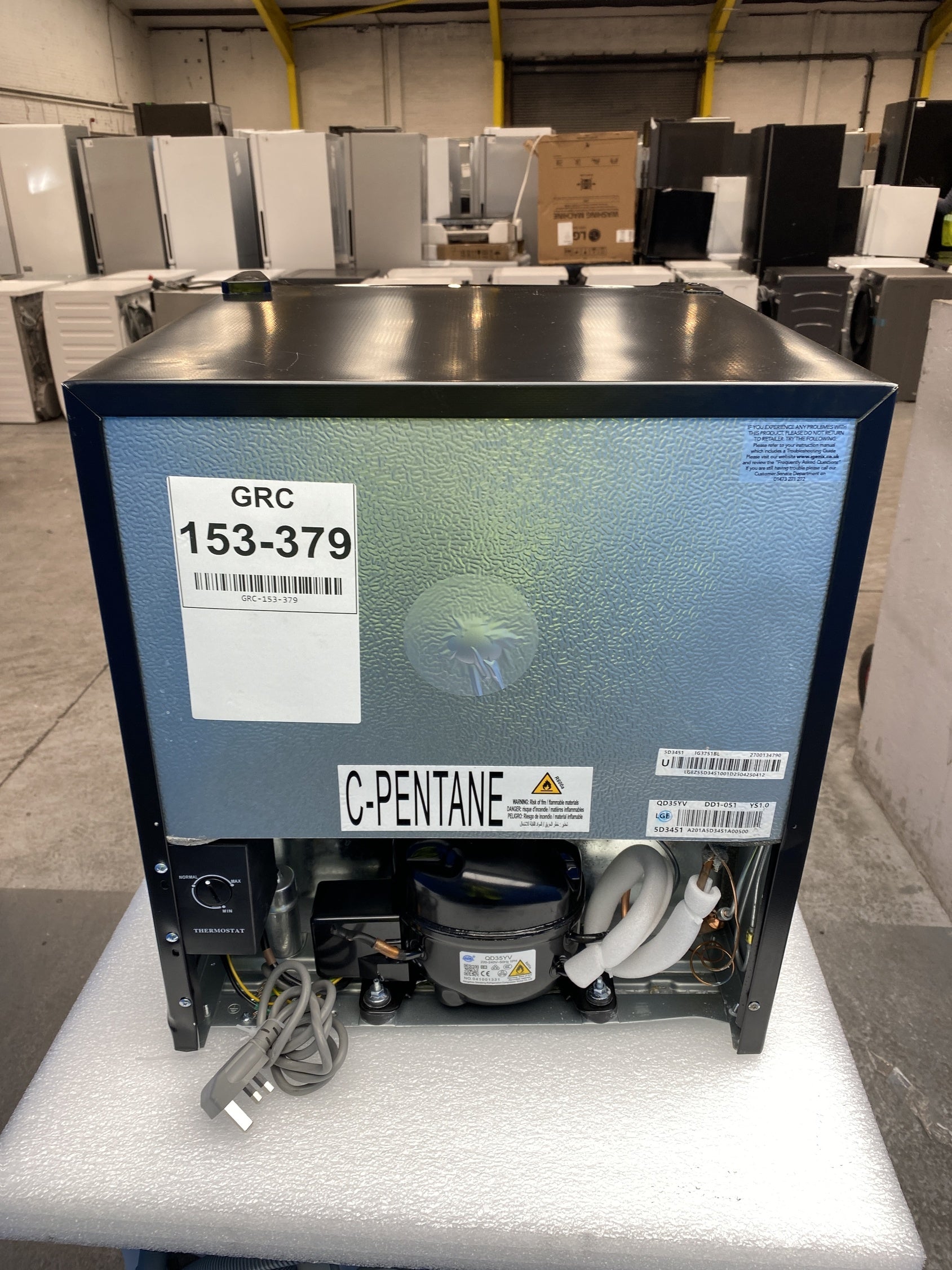 #GRC-153-379 - Igenix IG3751BL 33 Litre Table Top Lockable Mini Freezer
