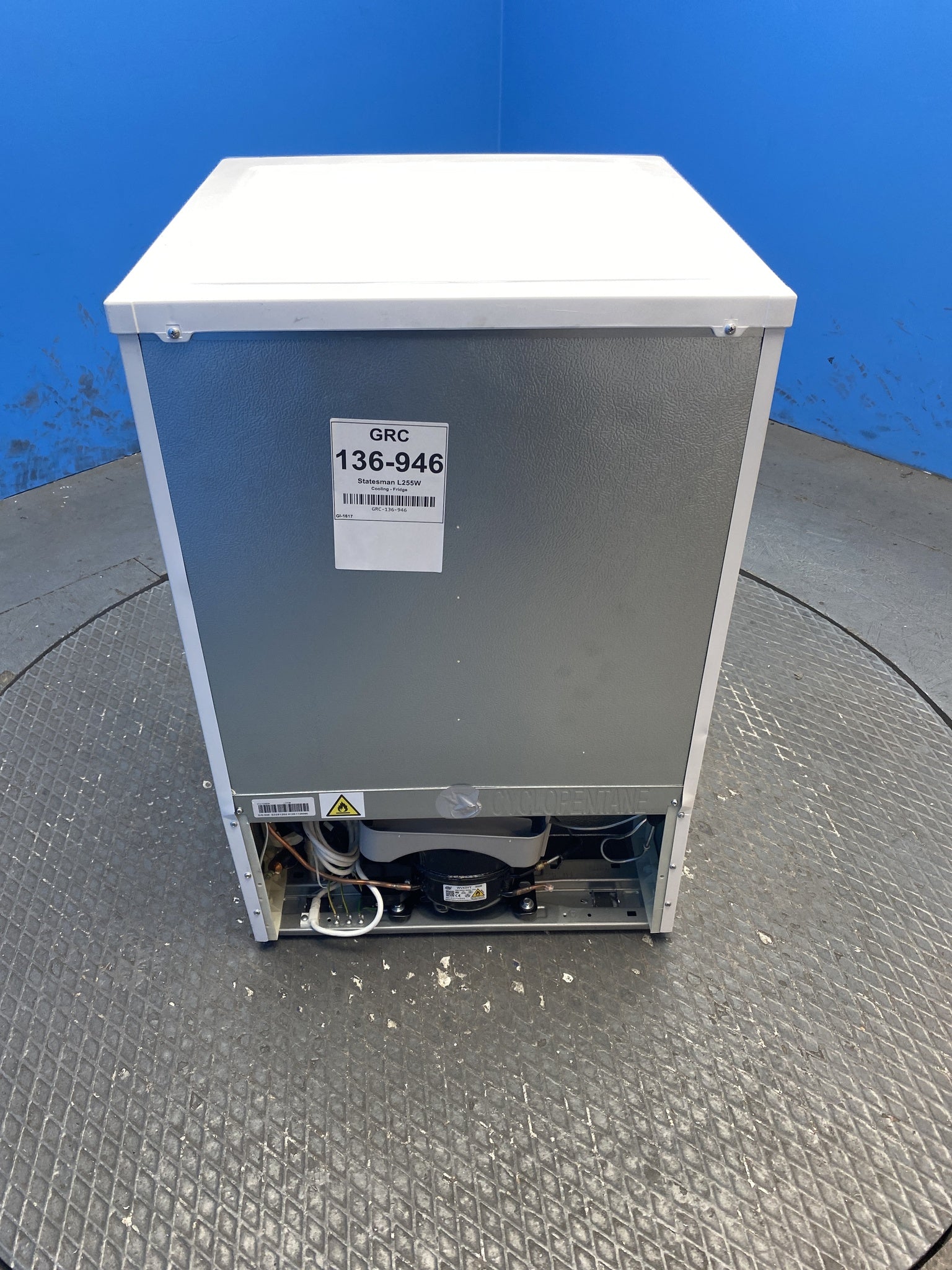 Statesman L255W 113 Litre 55cm Under Counter Fridge