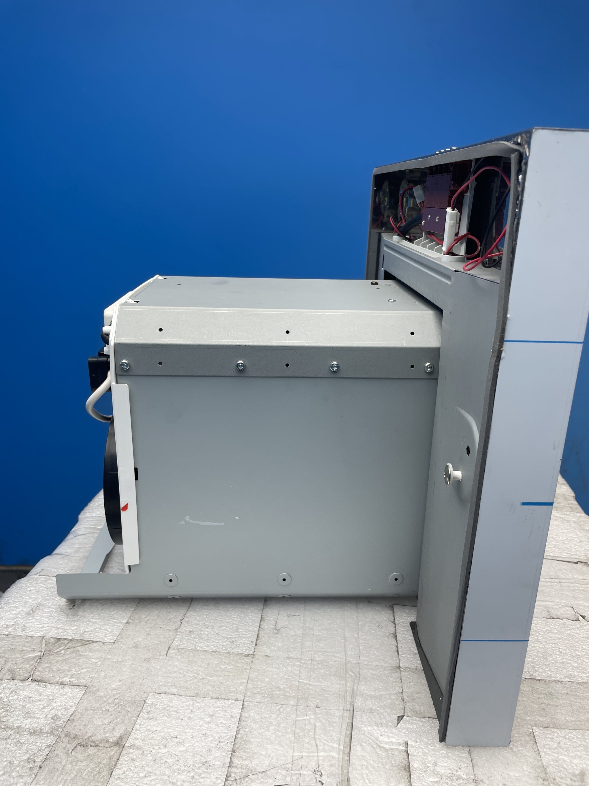 #GRC-158-200 - AEG DTB3954M 6000 ExtractionTech 90cm Chimney Cooker Hood