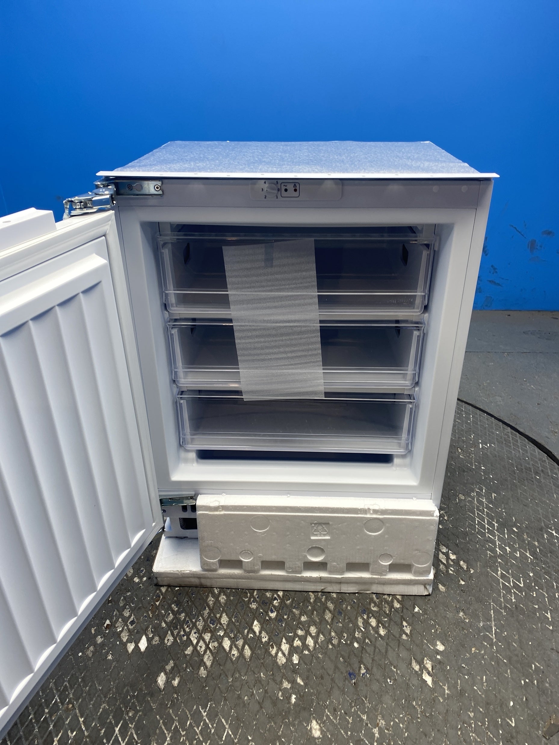 #GRC-150-400 - Candy CUS68EWK Integrated 95 Litre Undercounter Freezer