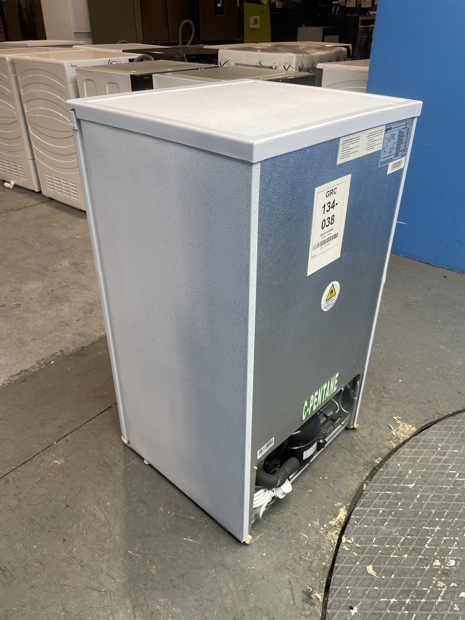#GRC-134-038 - Igenix IG3960 92L Under-Counter Larder Fridge