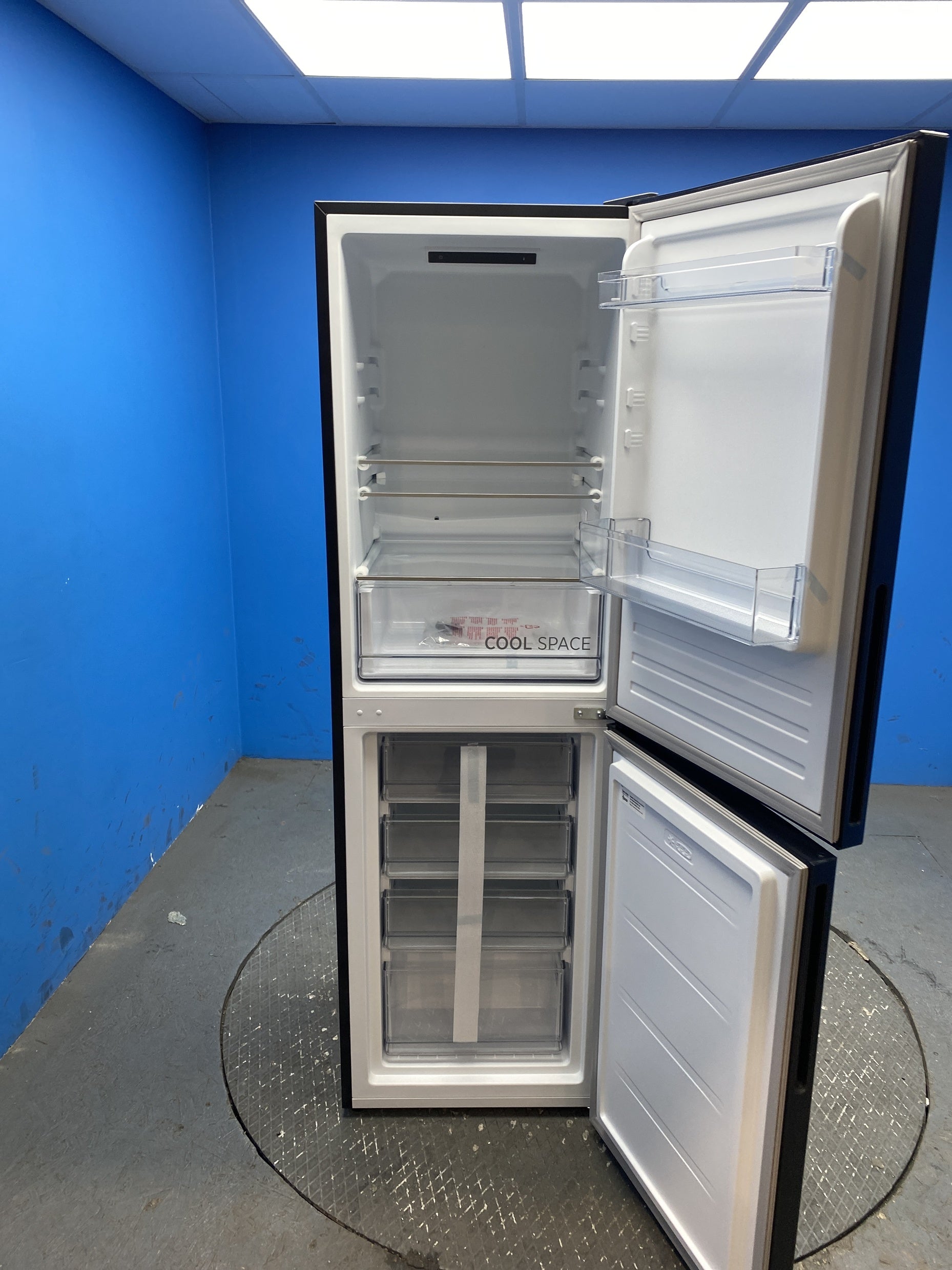 #GRC-156-819 - Hoover HVT3CLECKIHB 235 Litre Combi Fridge Freezer