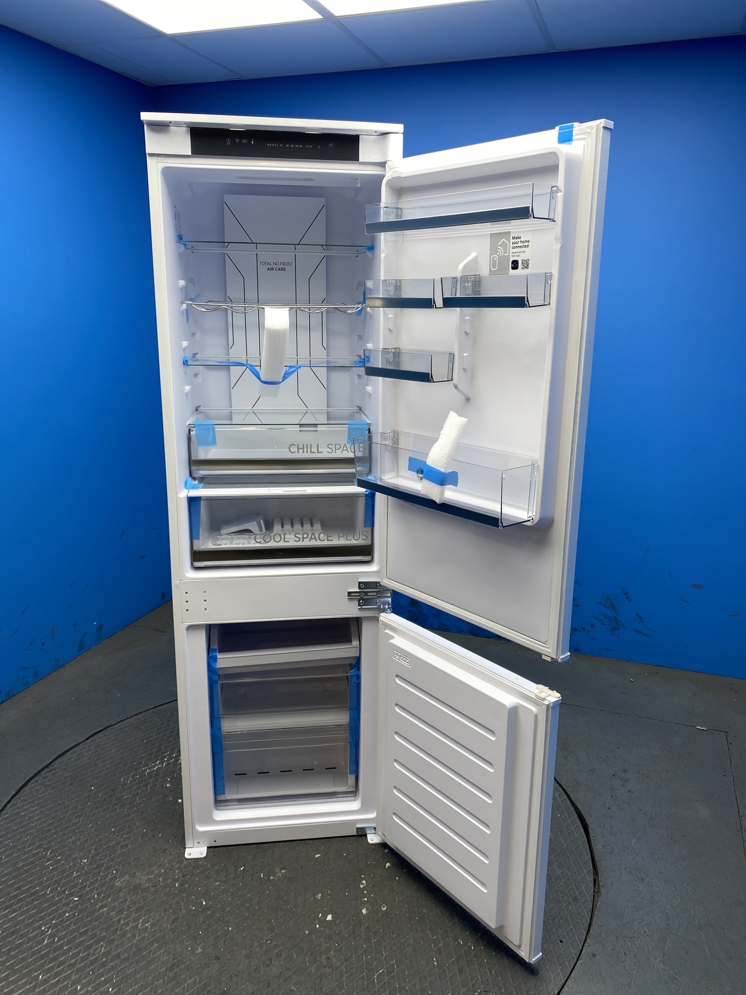 Hoover HFTNF5518EW Integrated 248L Combi Fridge Freezer