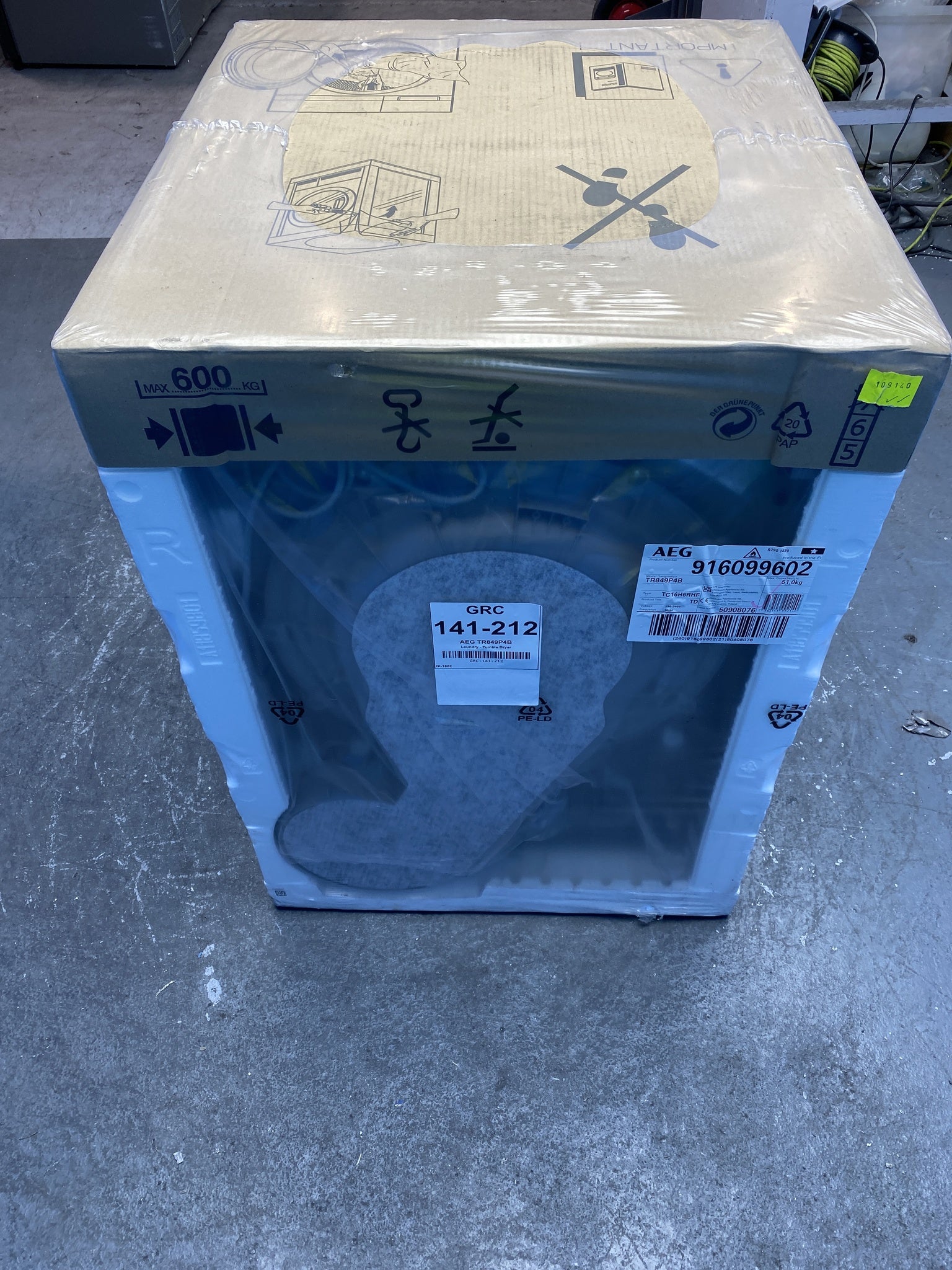 AEG TR849P4B 8000 AbsoluteCare 9kg Heat Pump Tumble Dryer