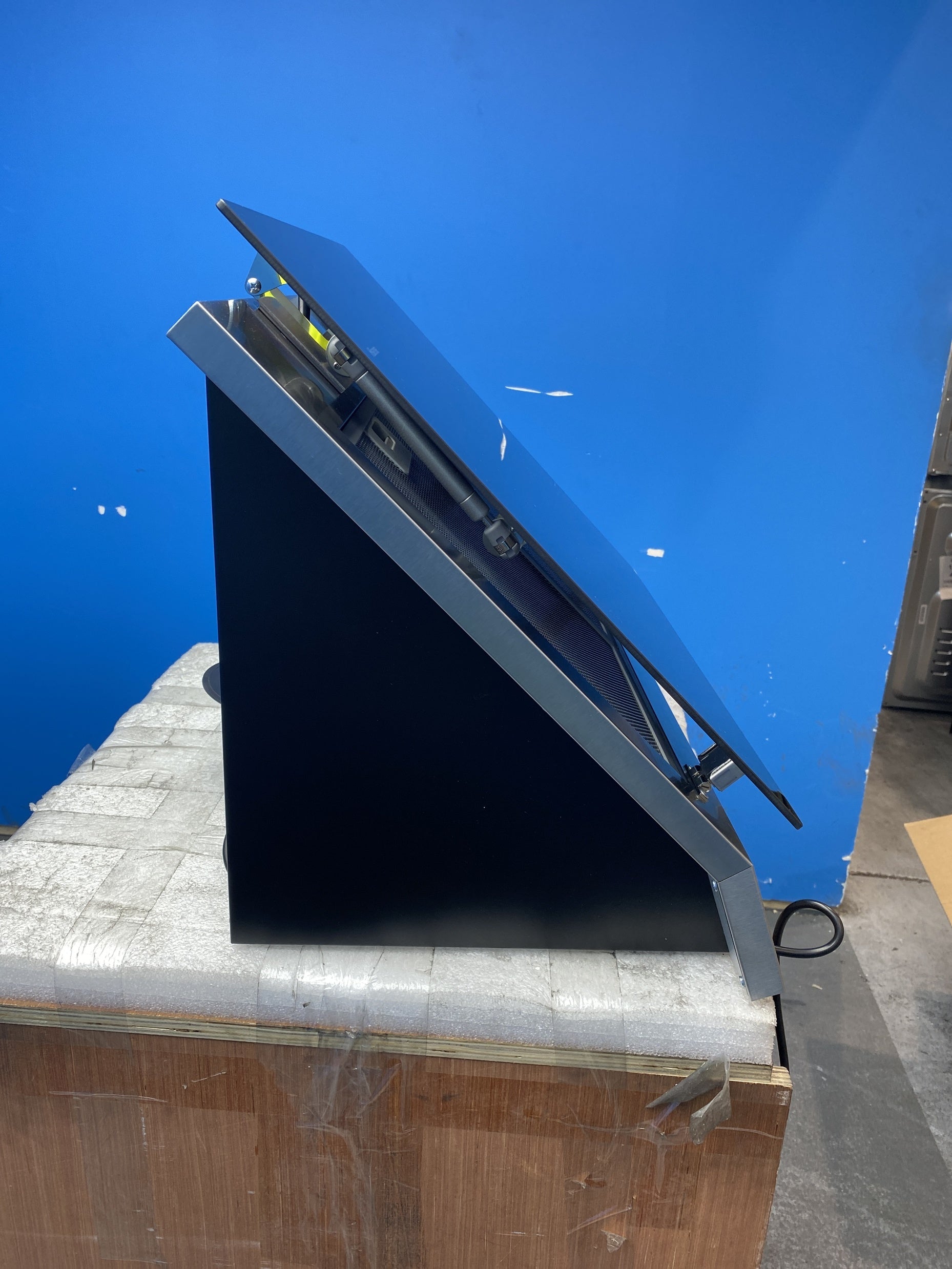 #GRC-157-447 - Hisense CH6IN14BXBUK 60cm Angled Chimney Cooker Hood Extractor