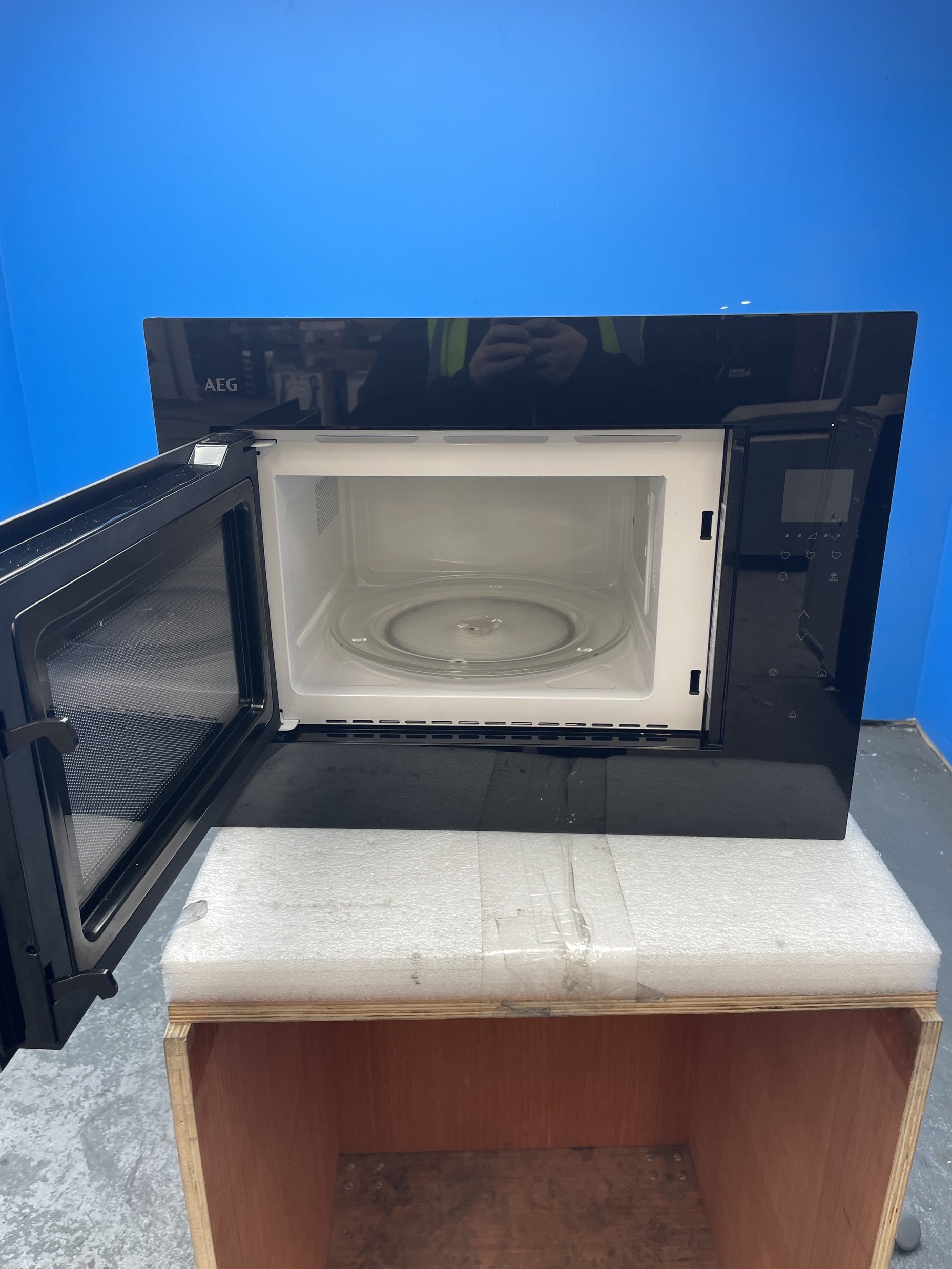 #GRC-155-936 - AEG 6000 Series OB6SM261UB Built-in Steam Microwave