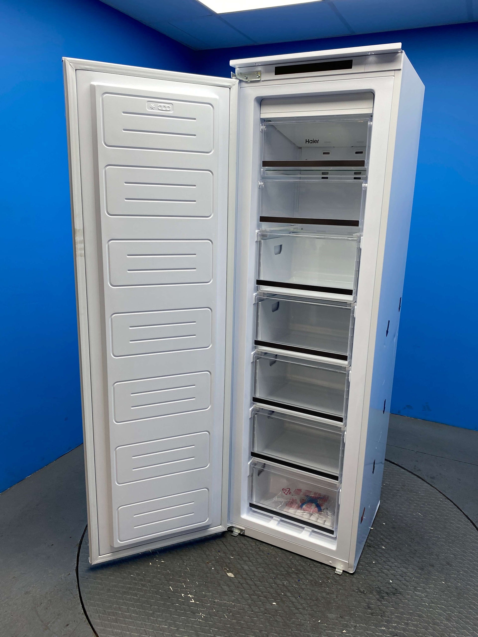 Haier HAUN518EWK 200L Integrated Total No Frost Freezer