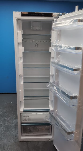#GRC-163-579 - Bosch 54cm Integrated Tall Larder Fridge – 310L Capacity, MultiBox, SuperCooling