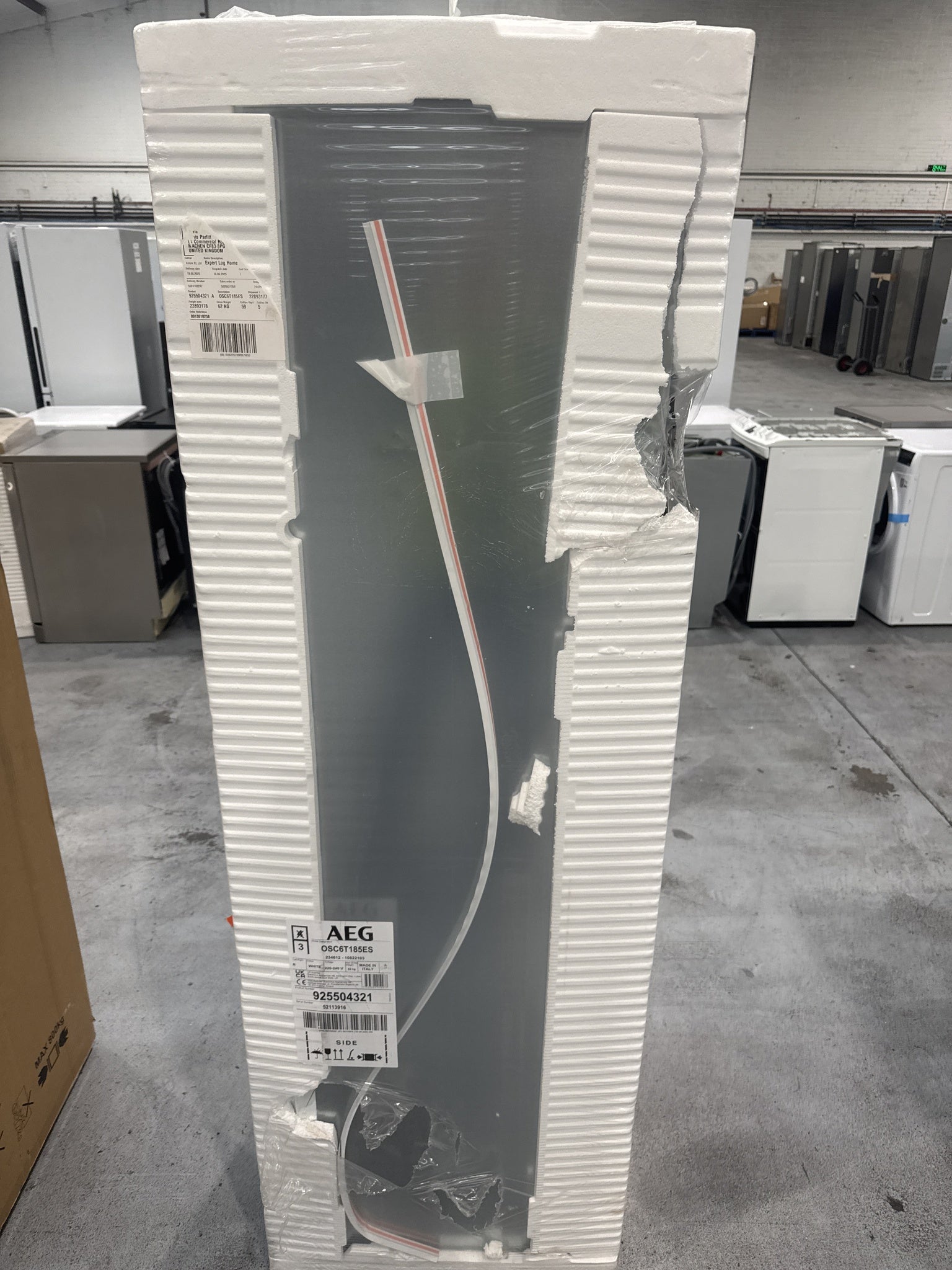AEG OSC6T185ES 6000 TwinTech Integrated Frost Free Fridge Freezer