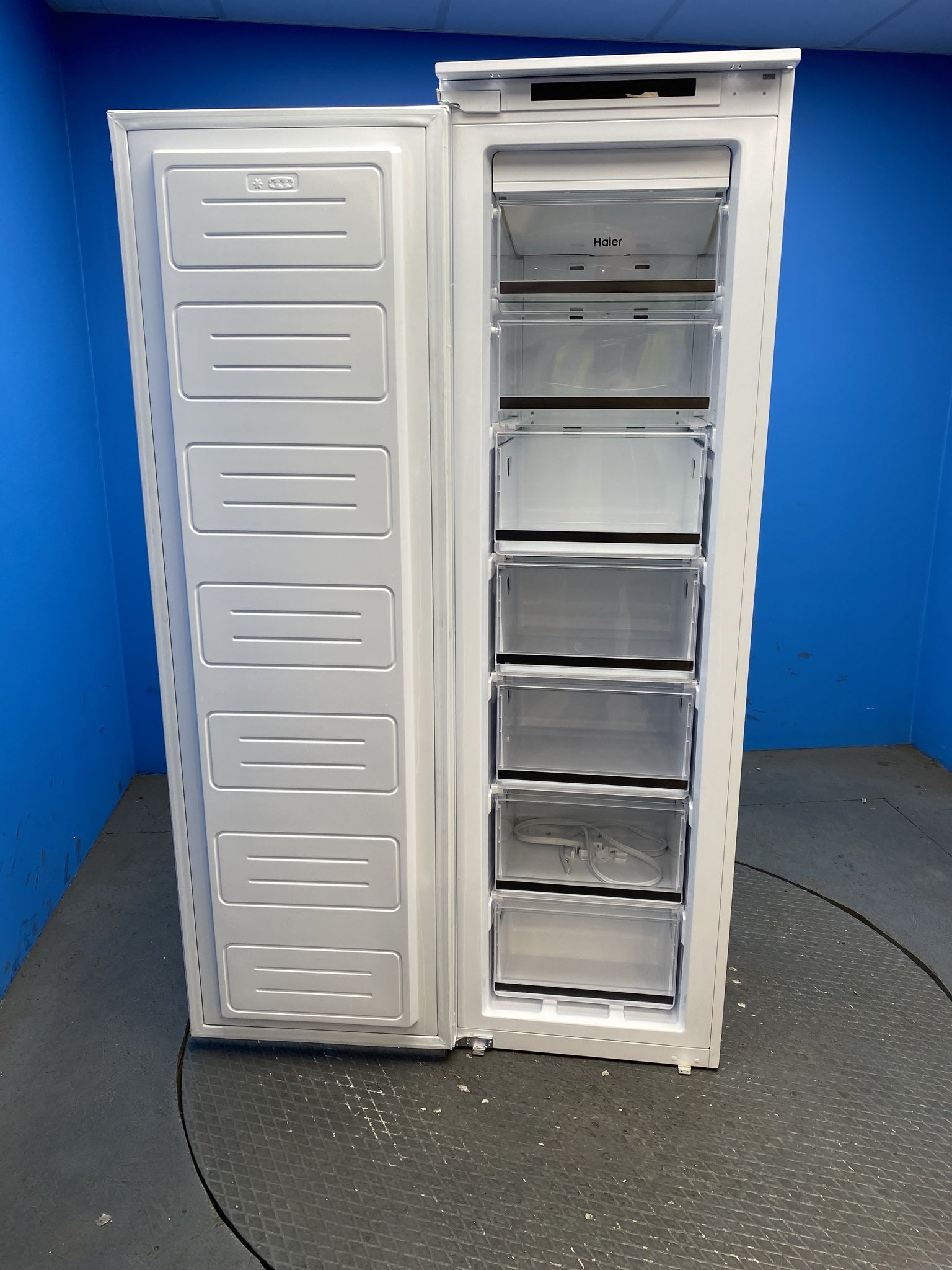 Haier HAUN518EWK 200L Integrated Total No Frost Freezer