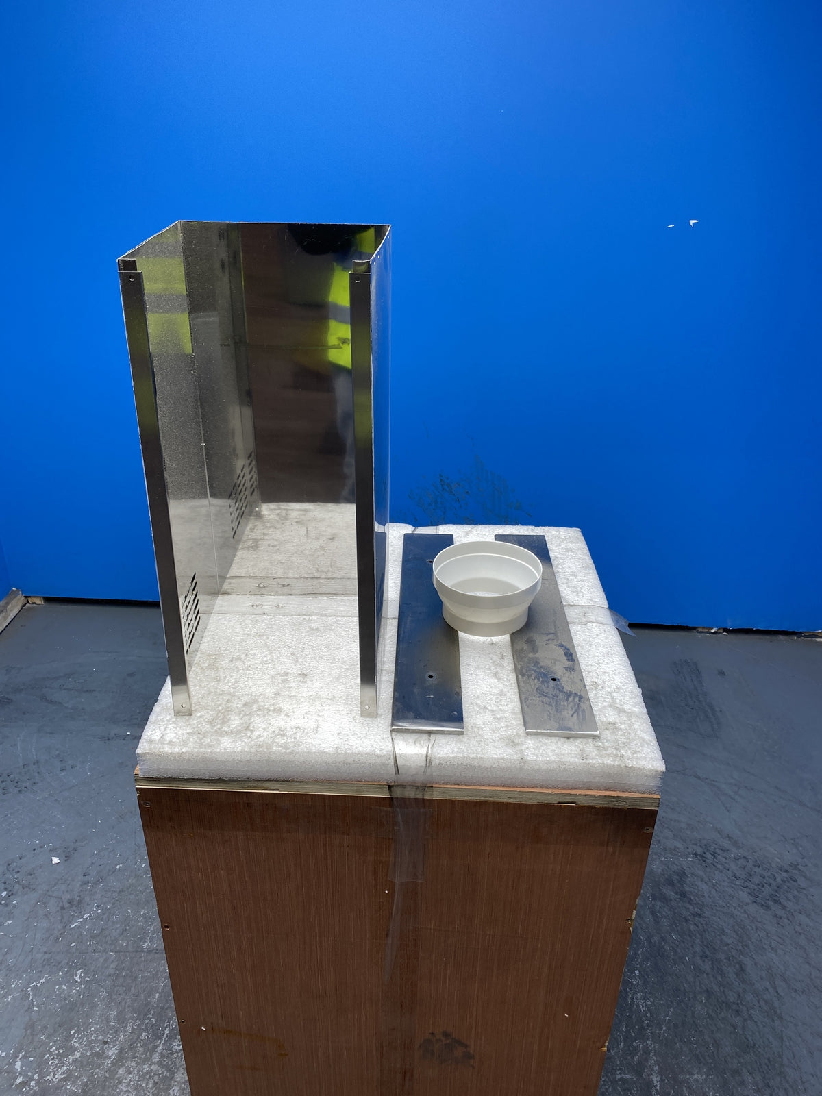 #GRC-142-834 - Electrolux LFL327A 60cm Flat Glass Chimney Hood