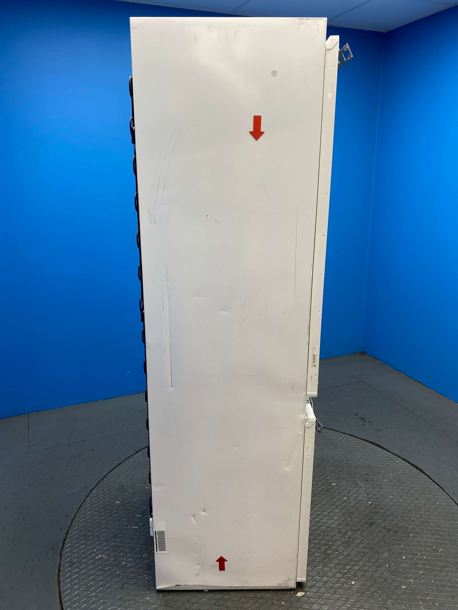 Miele KFN 7734 C 177cm Integrated 253L Frost Free Fridge Freezer