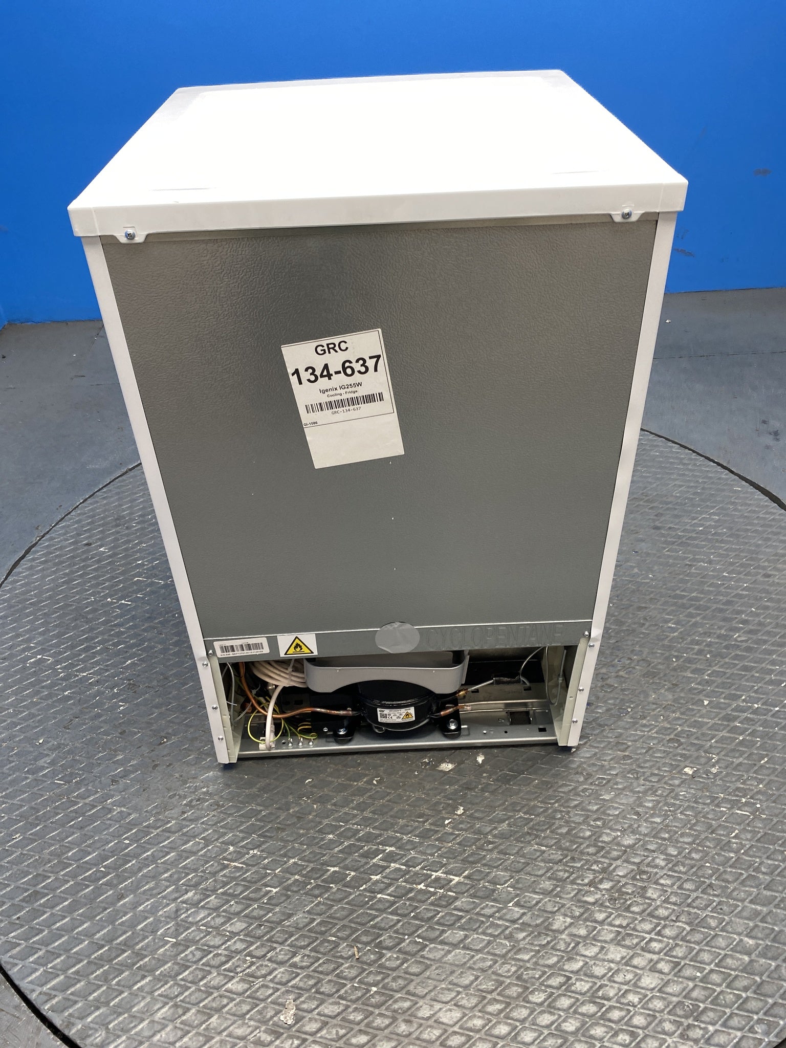 Igenix IG255W 136 Litre Under Counter Fridge