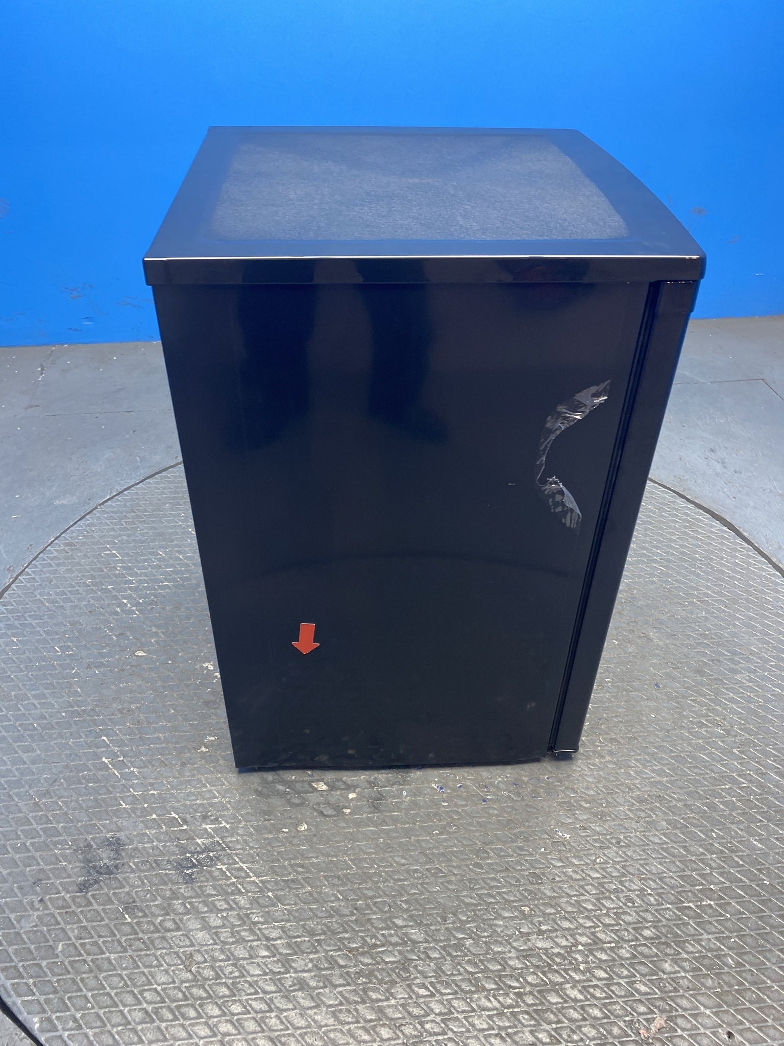 Igenix IG255B 136 Litre Under Counter Fridge