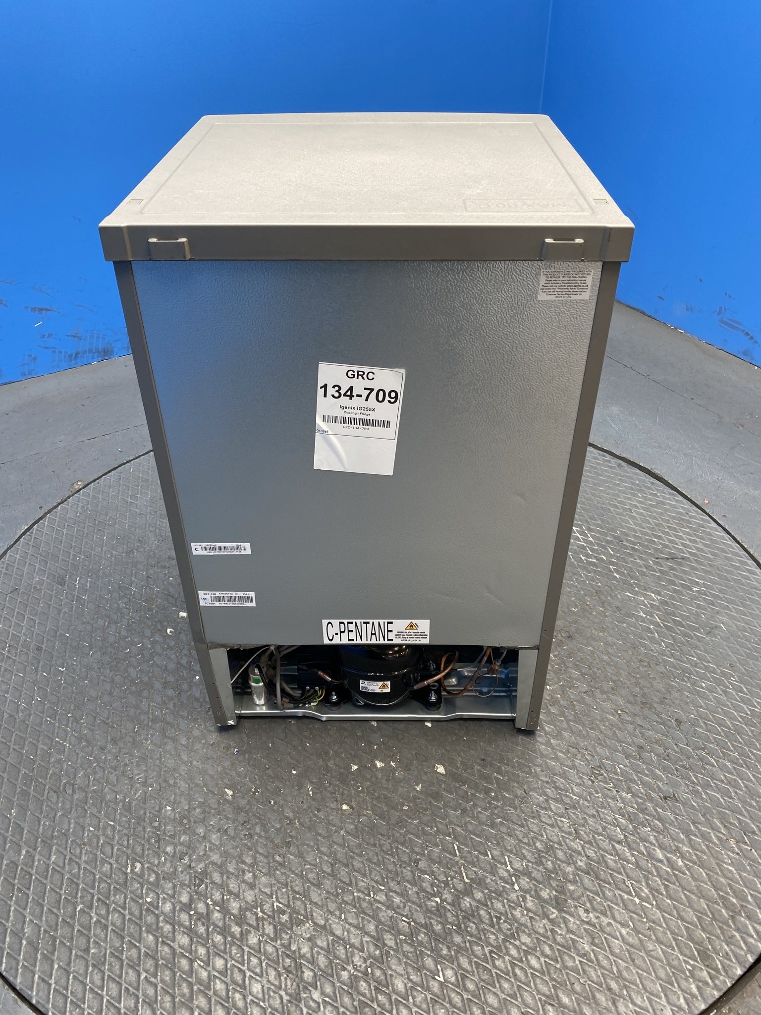 Igenix IG255X 136 Litre Undercounter Fridge