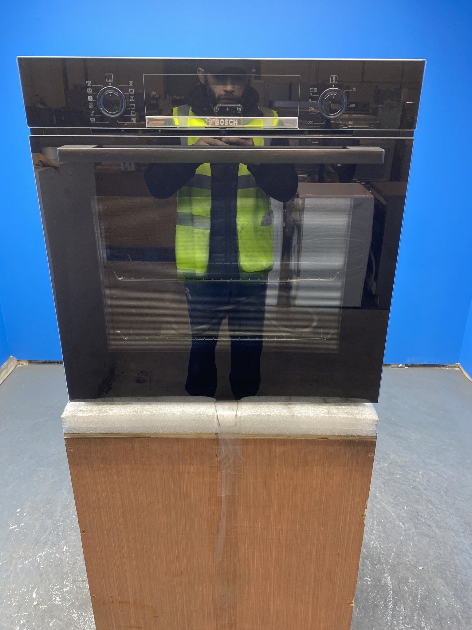 Bosch HQA574BB3B Series 4 Built-In Pyrolytic Oven