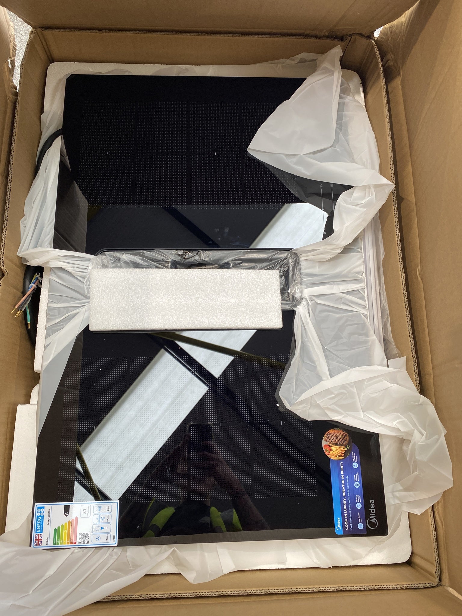#GRC-159-976 - Midea MIH740Y078B Built-In 80cm Induction Hob with Extractor