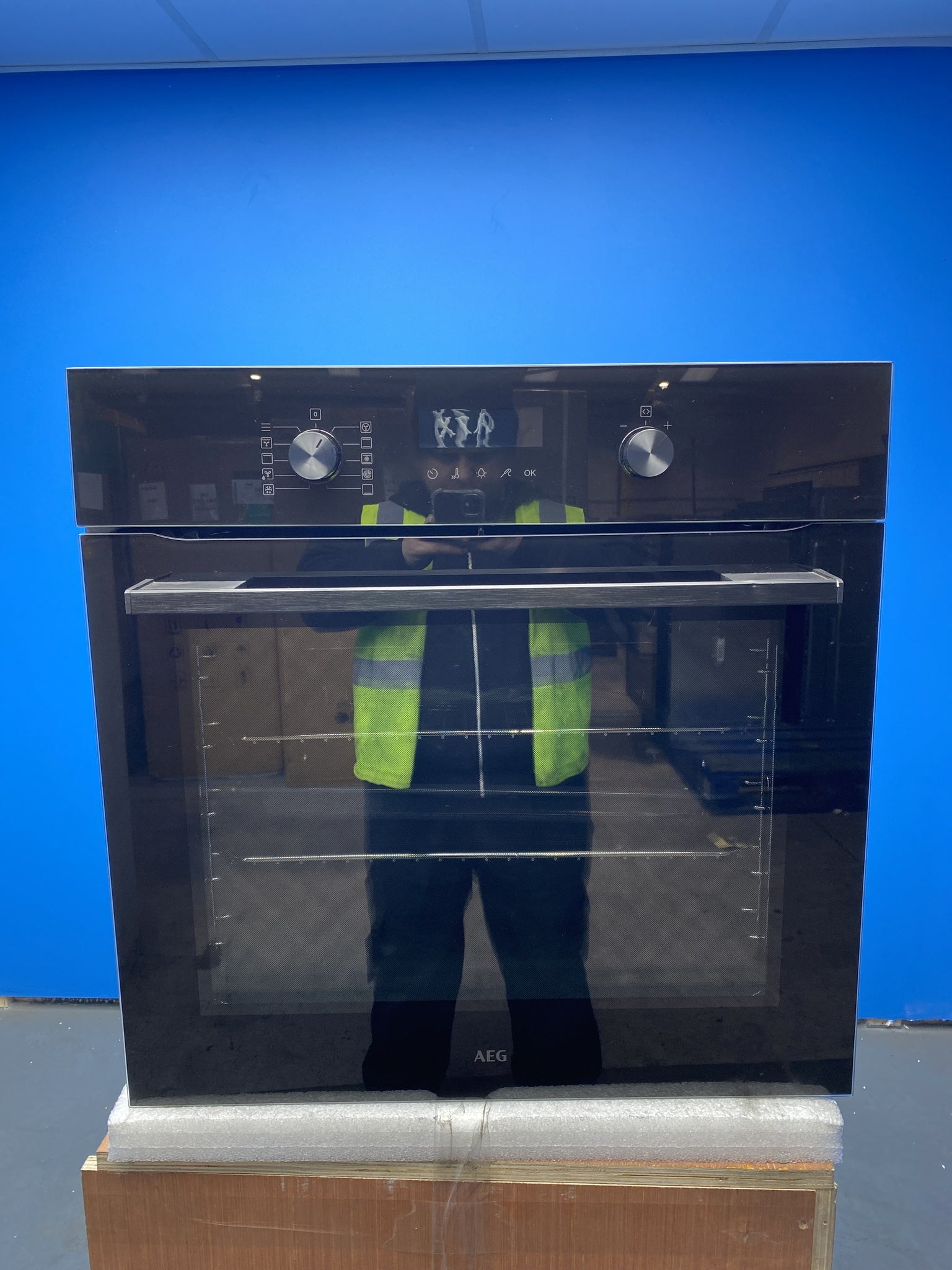 AEG 6000 SenseCook OS6AB50AK Built-In 71 Litre Single Oven