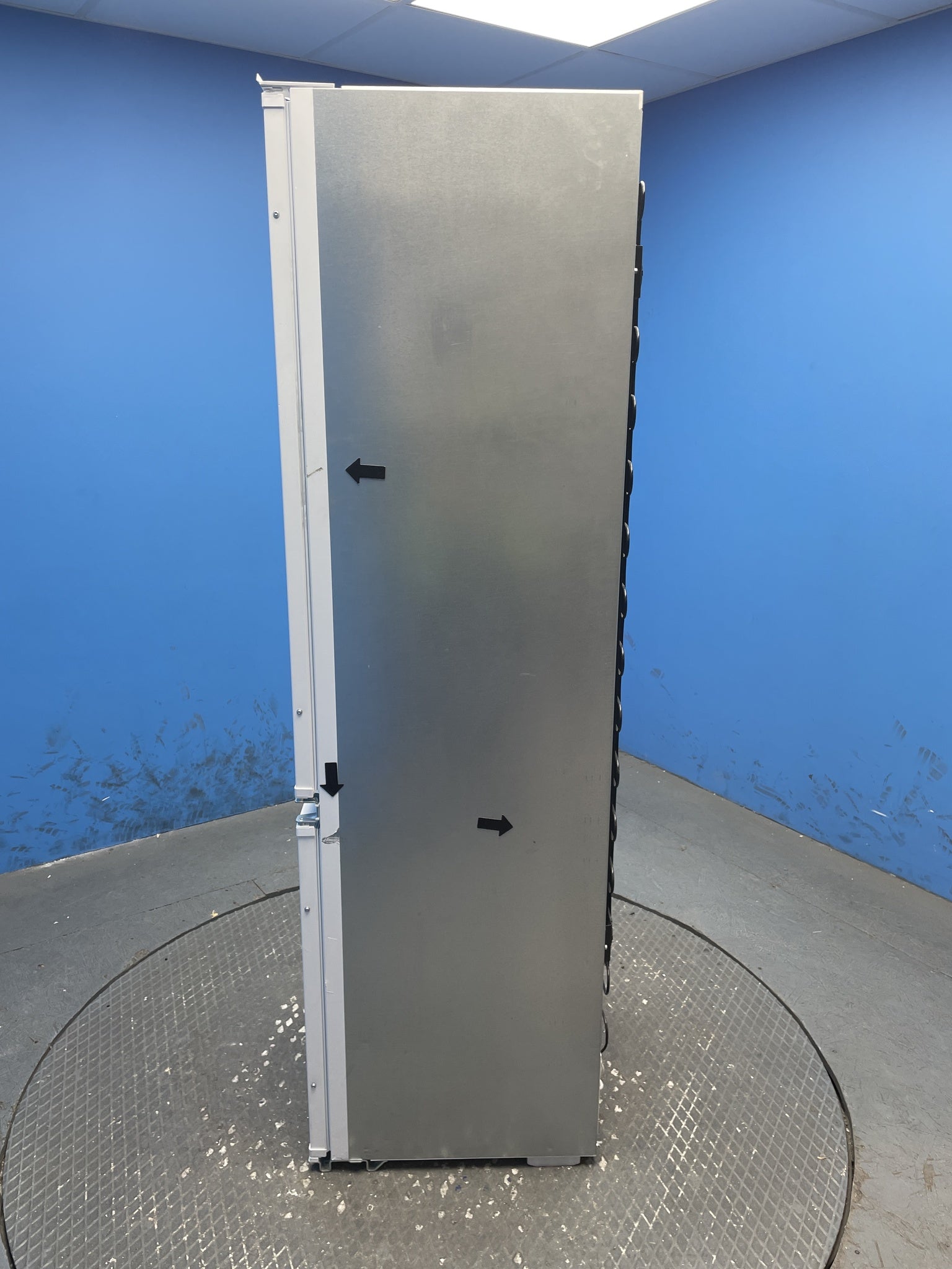 Zanussi ZNLK18ES3 70/30 Low Frost Integrated Fridge Freezer