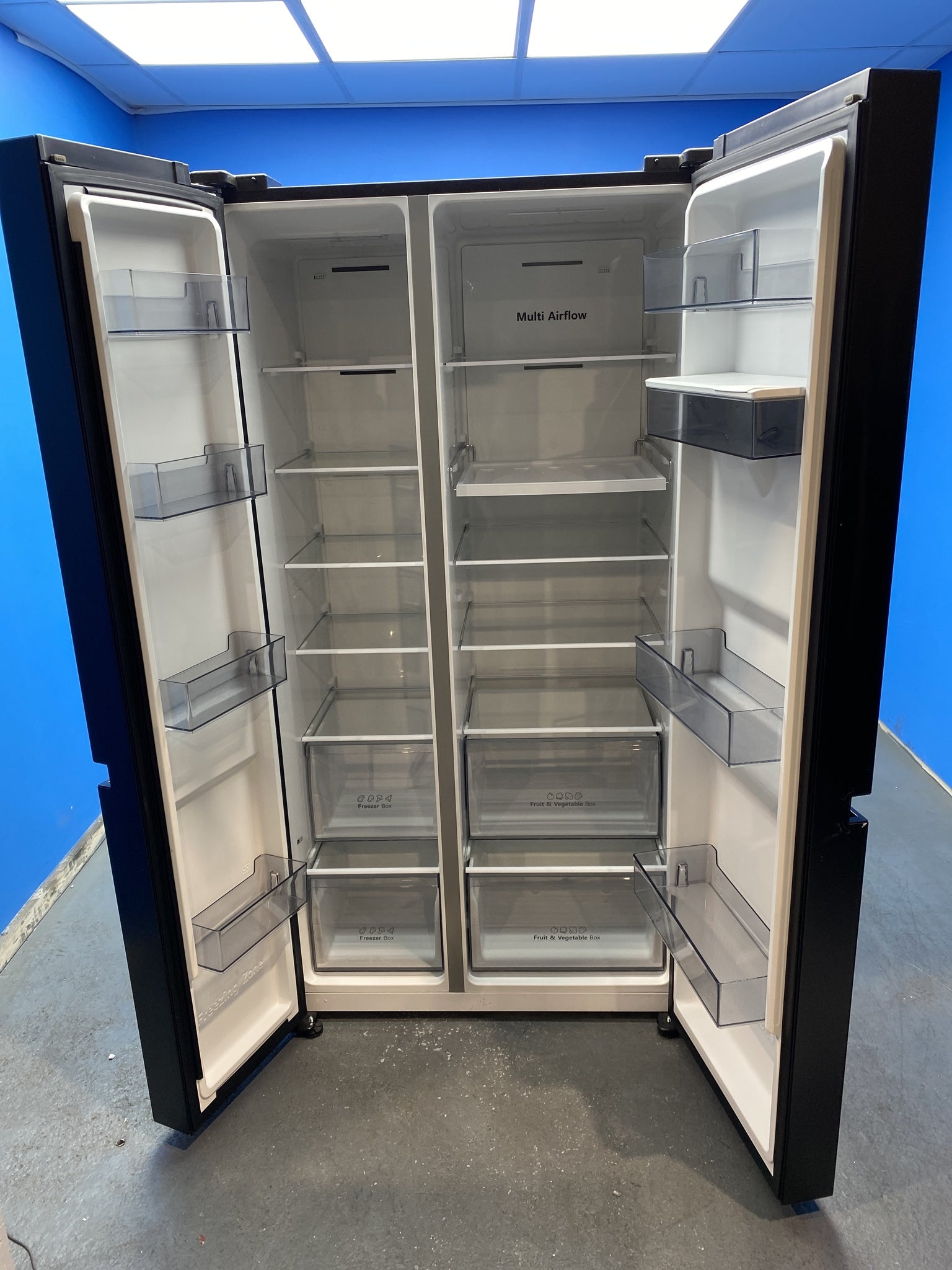 Hisense RS840N4WFE 649 Litre American Style Fridge Freezer