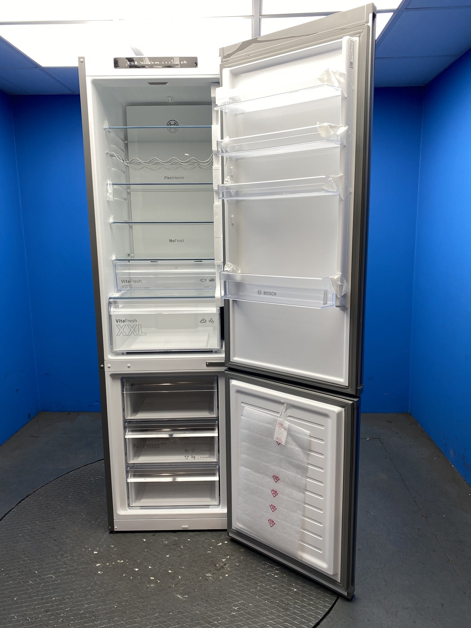 Bosch 363L Freestanding Frost Free Fridge Freezer Silver