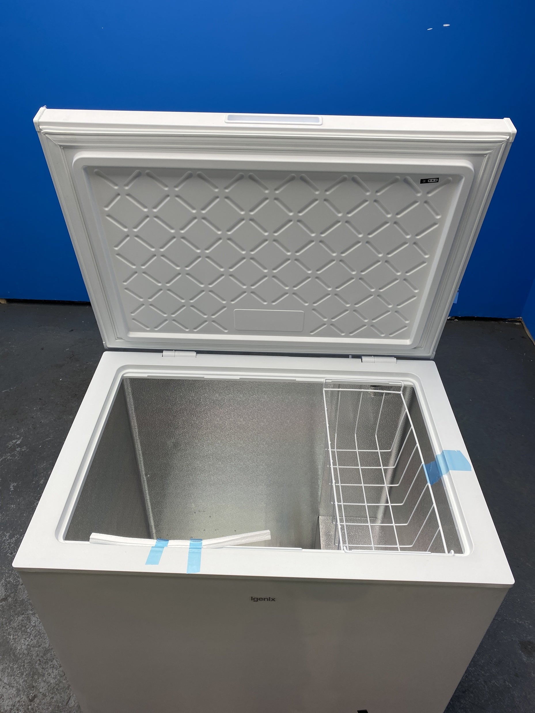 #GRC-153-450 - Igenix IGCF0198W  198 Litre Freestanding Chest Freezer