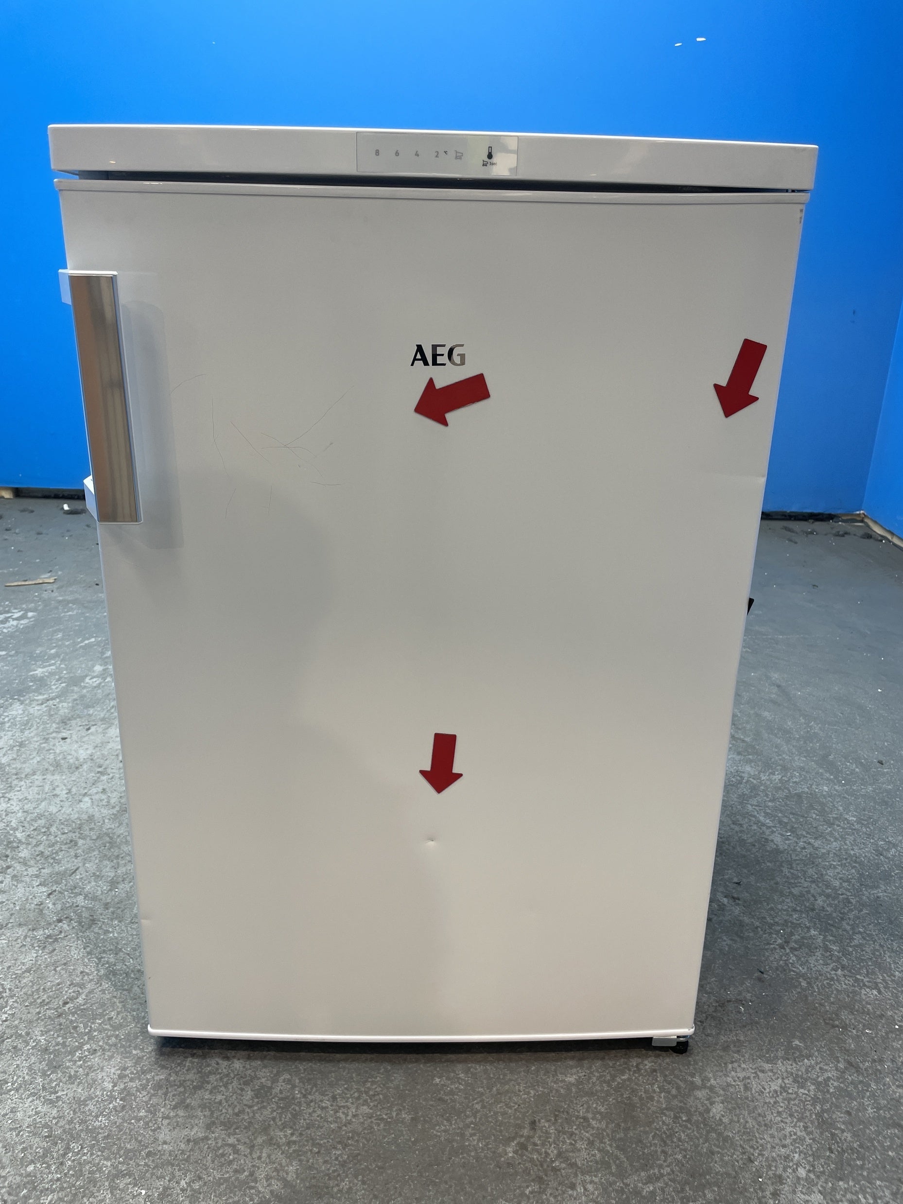 #GRC-158-311 - AEG OT5OR141DW 5000 Series Under Counter Larder Fridge