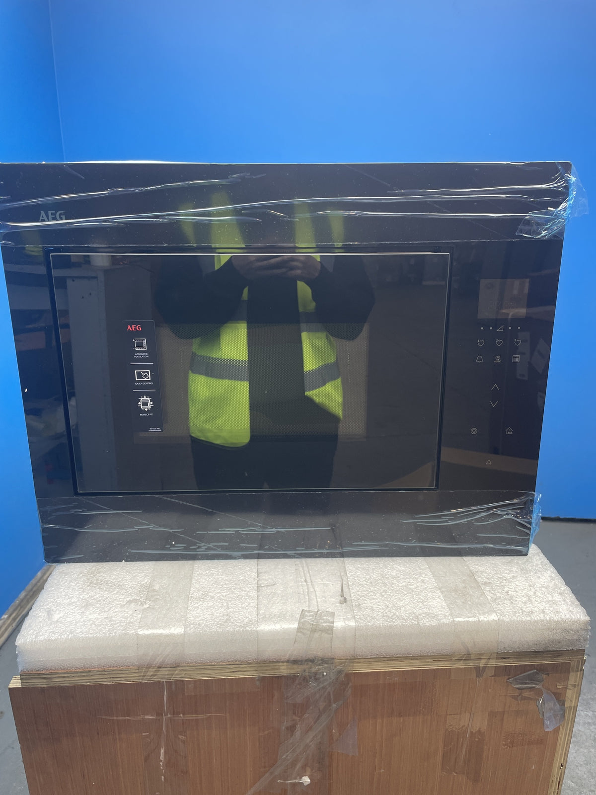 OB6GM261UB Built 900W Microwave Grill