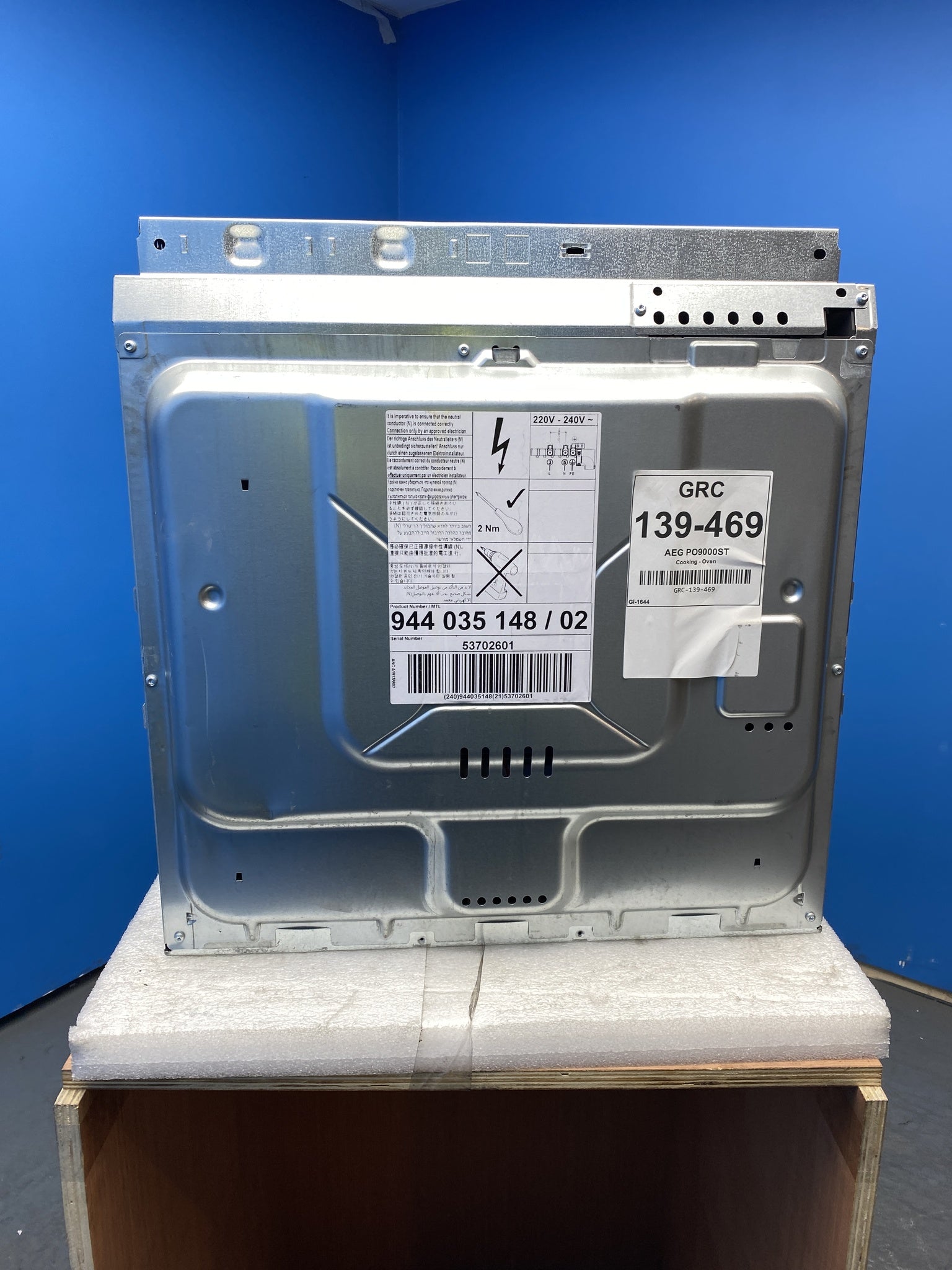 AEG PO9000ST 9000 Series 70 Litre Built-In SteamPro Oven