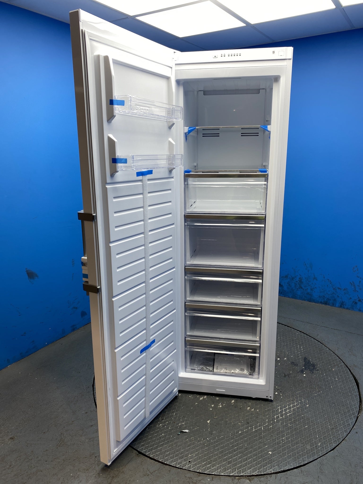 AEG 7000 Series OAG7M281EW 278L No Frost Tall Freezer