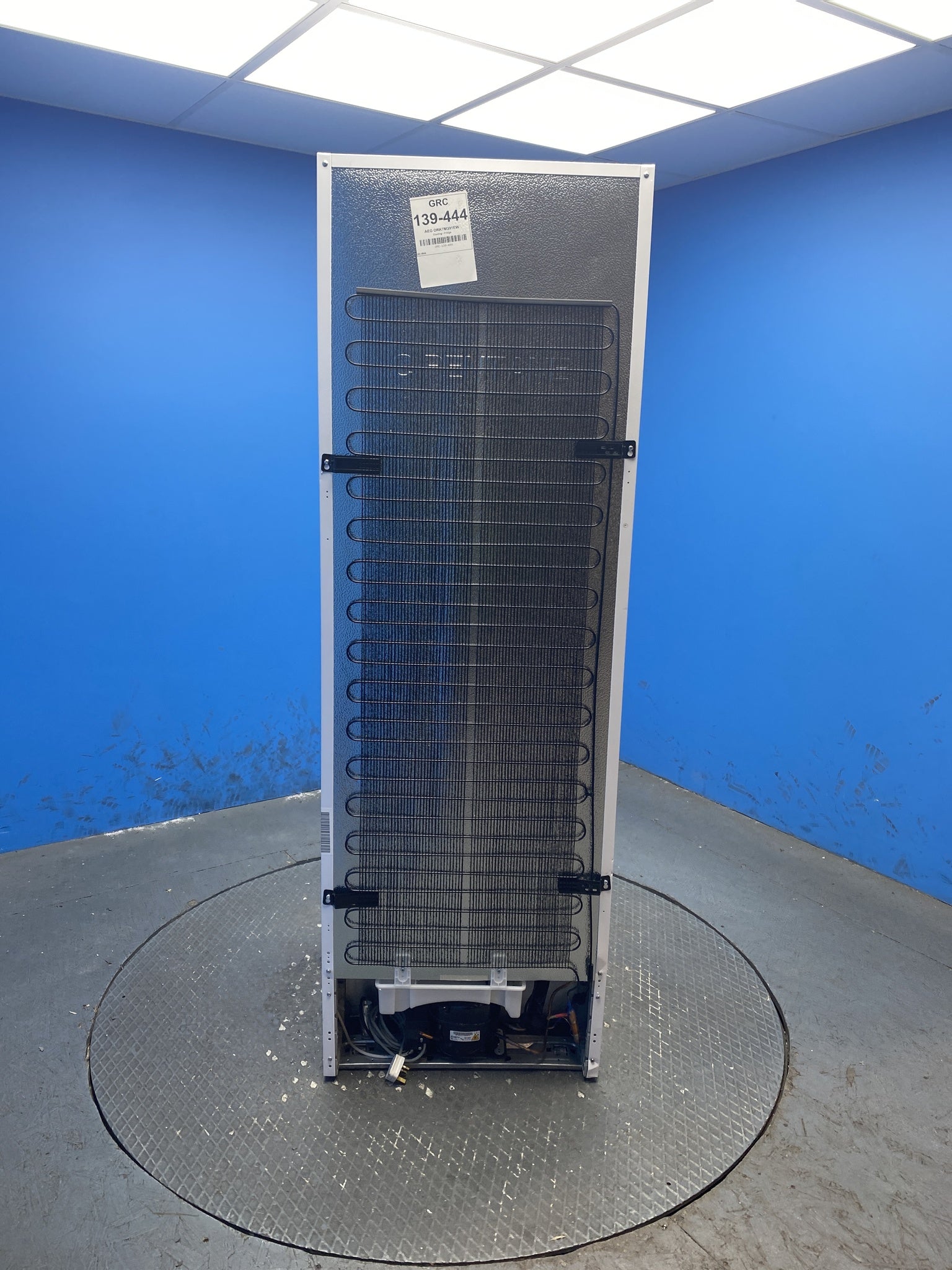 AEG 7000 Series ORK7M391EW 390L MultiFlow Freestanding Larder Fridge