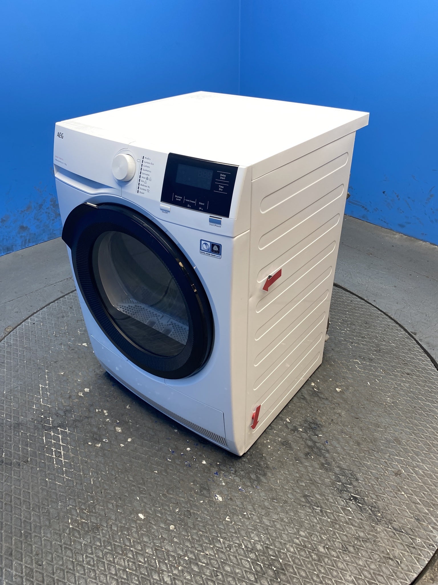 AEG TR819A4B AbsoluteCare 9kg Heat Pump Tumble Dryer